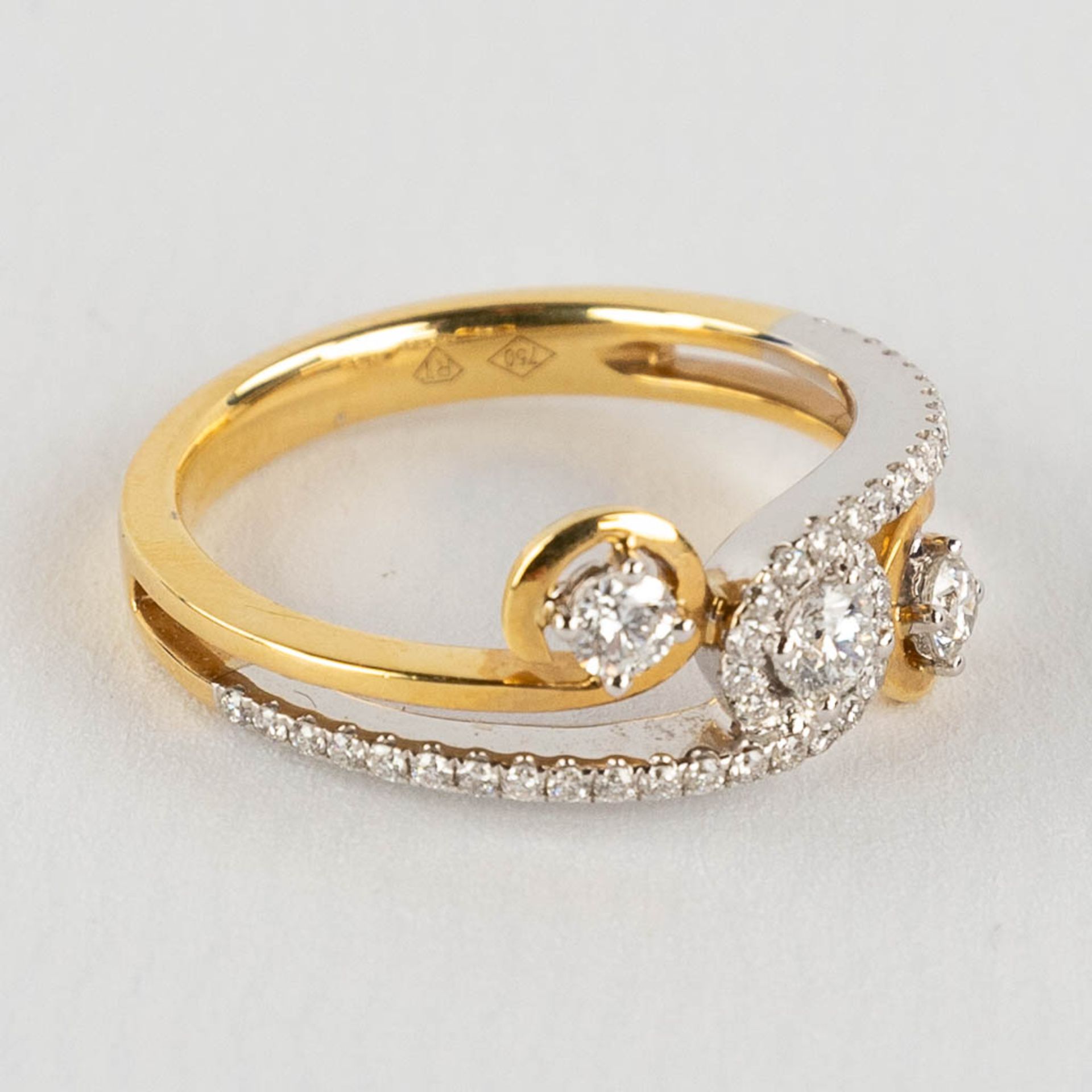 A ring, 18kt yellow and white gold with diamonds, appr. 0,48ct. Ring size 54. - Image 3 of 11