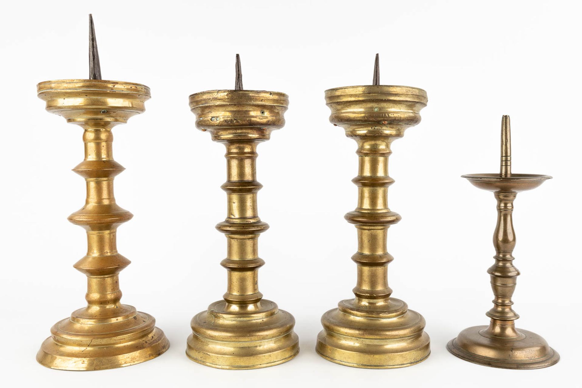 Four candlesticks, bronze, France and Germany, 17th-18th C. (H:36 x D:14 cm) - Bild 6 aus 11