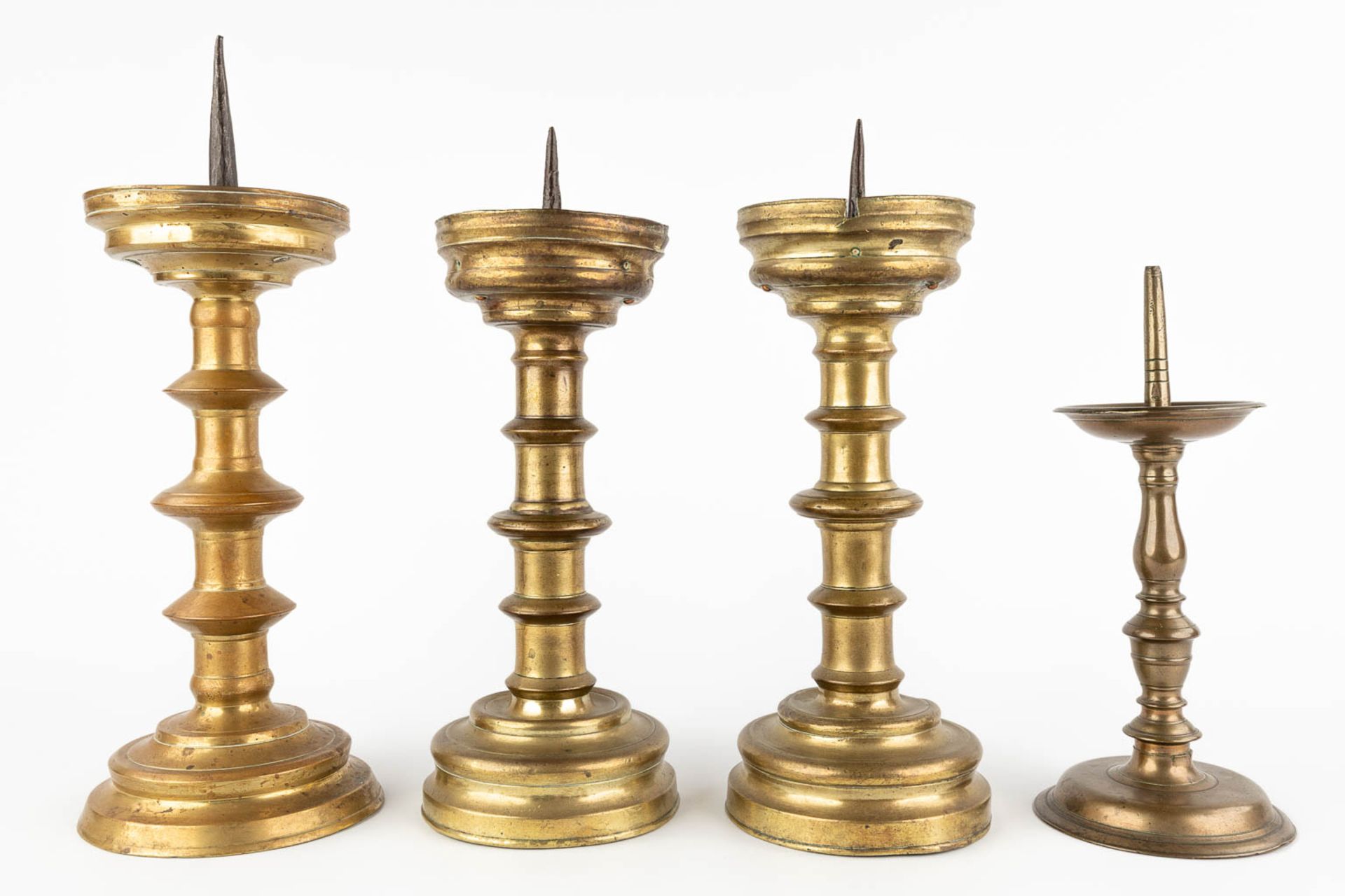 Four candlesticks, bronze, France and Germany, 17th-18th C. (H:36 x D:14 cm) - Bild 5 aus 11