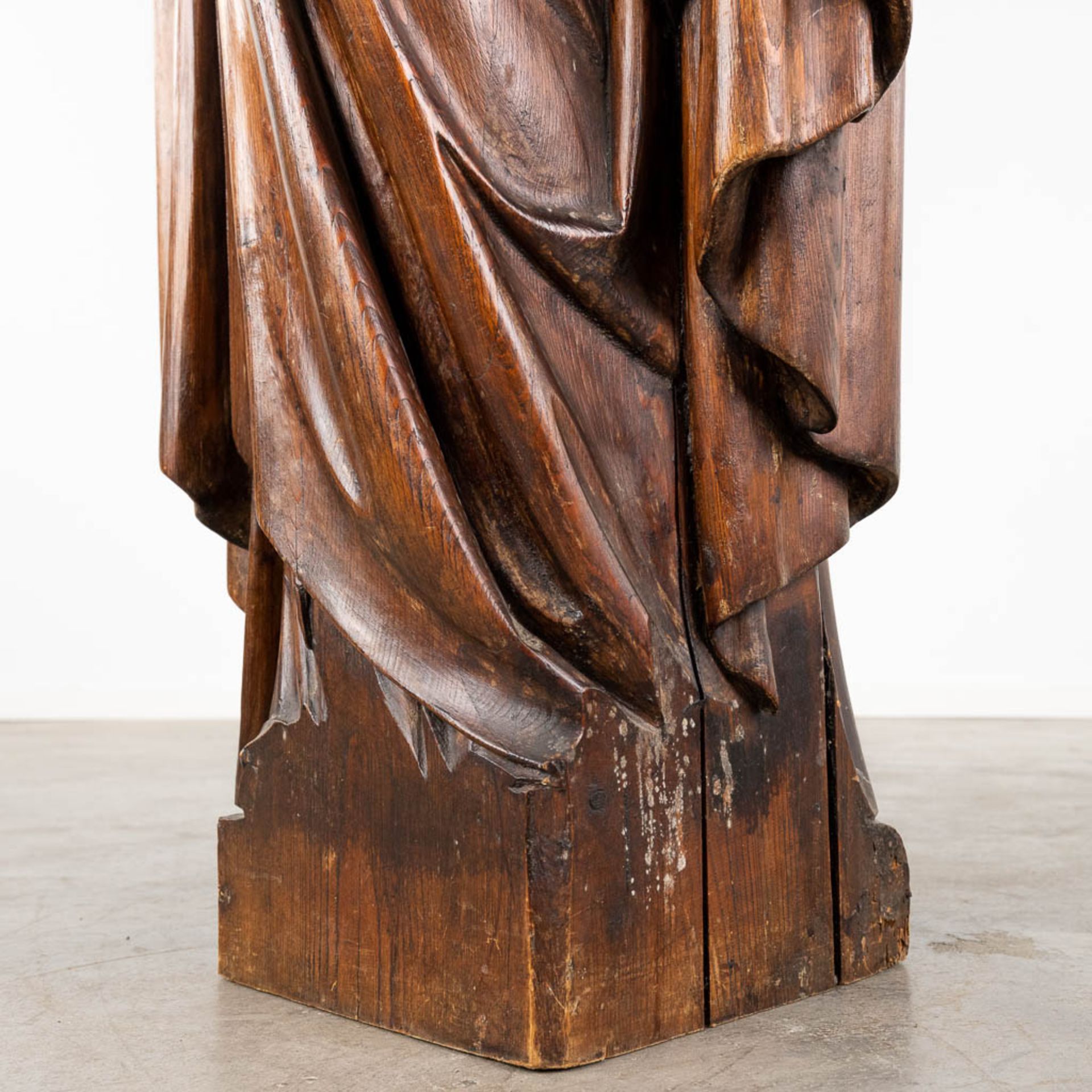 An antique wood scultpure of Joseph, 19th C. (D:25 x W:40 x H:117 cm) - Image 11 of 12