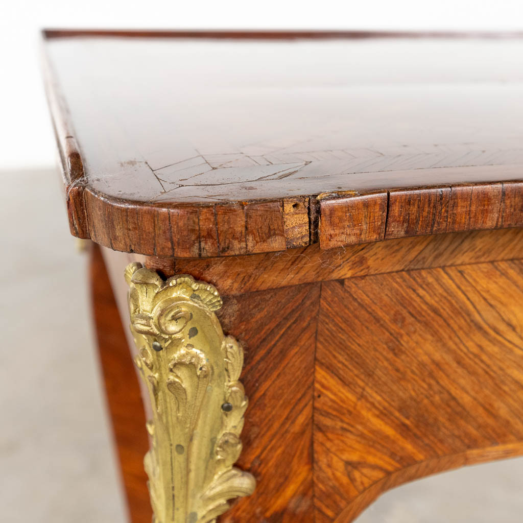 An antique side table, Louis XV, marquetry mounted with bronze, 18th C. (D:43 x W:64 x H: - Image 9 of 14