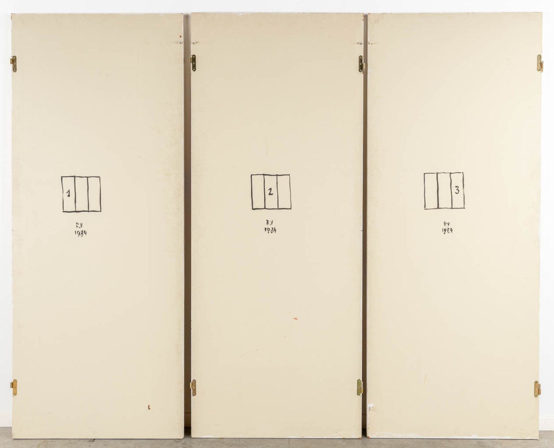Rik VERMEERSCH (1949) 'Figurines' a triptych, acryl on panel (doors). 1984. (W:243 x H:202,5 cm) - Image 8 of 8