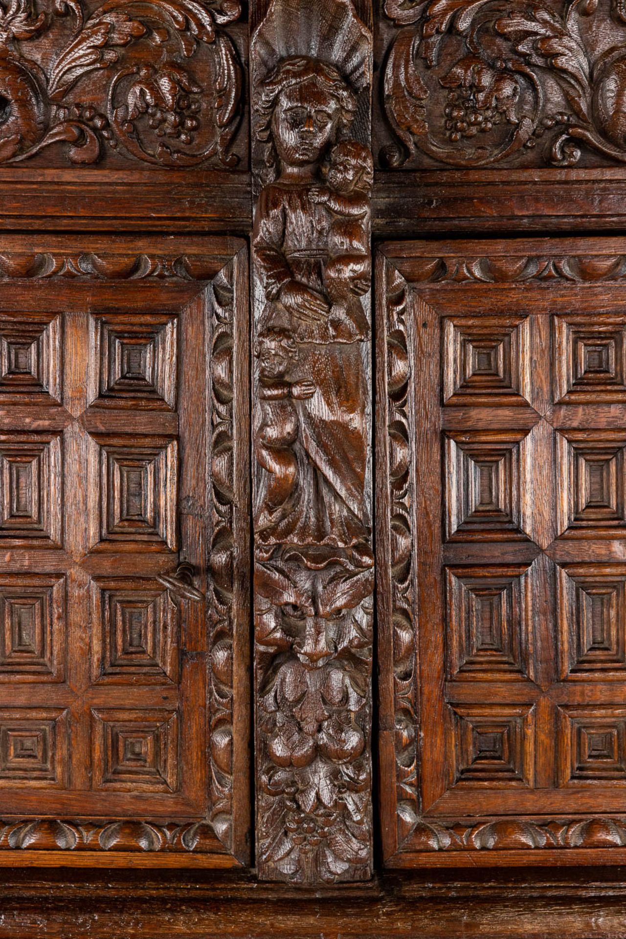 An antique 'Bahut', Flemish Renaissance, 17th C, 1666. (D:67 x W:159 x H:152 cm) - Image 14 of 19