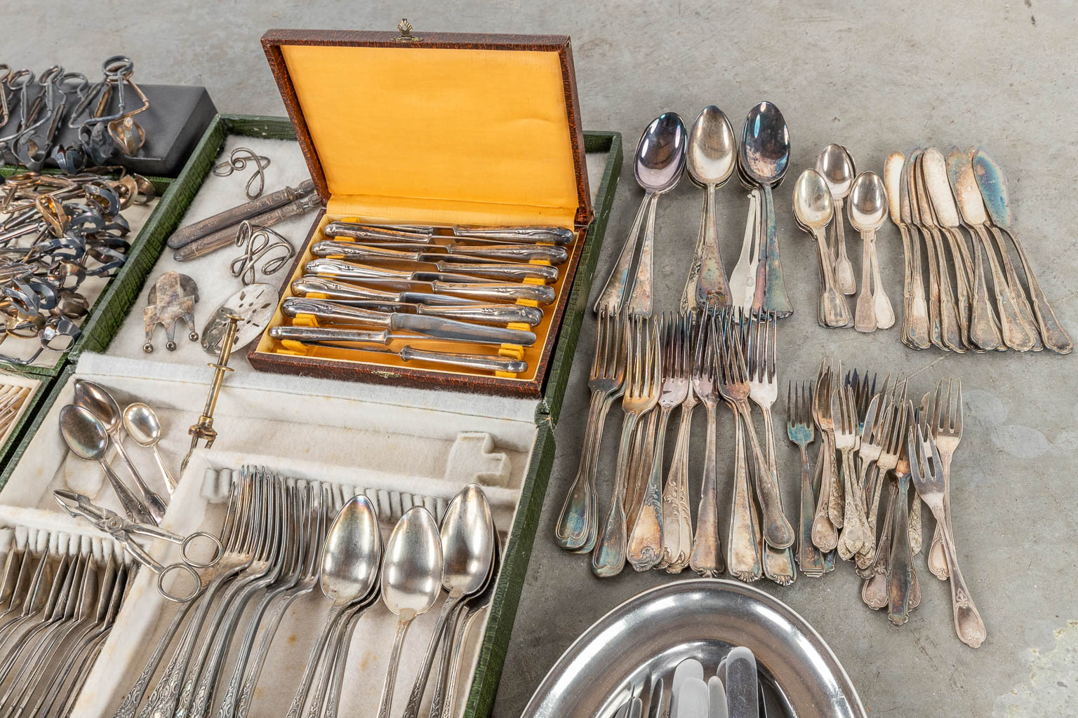 A large collection of silver-plated items and cutlery, Wiskemann and others. - Image 11 of 12