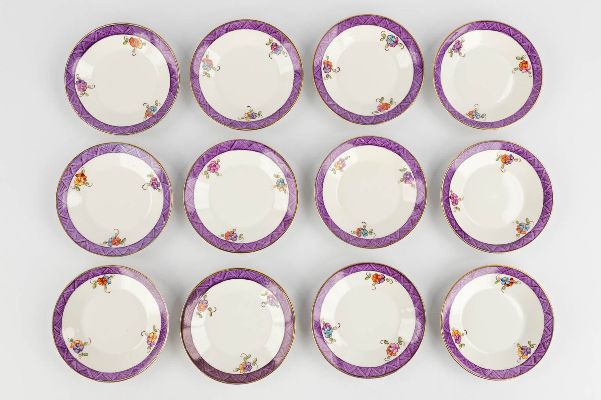 Limoges 'Primrose' a 12-person porcelain coffee service with hand-painted decor. (D:13 x W:24 x H:20 - Bild 19 aus 31