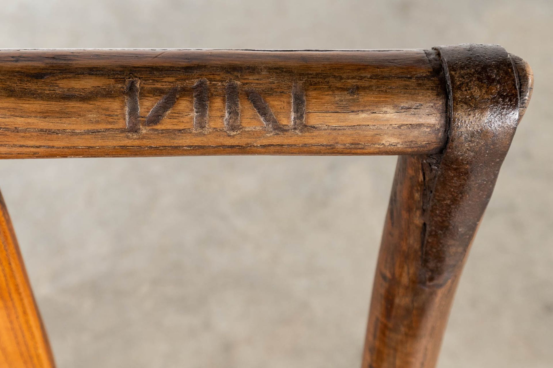 An antique Chinese travellers folding chair, probably 18th/19th C. (D:50 x W:60 x H:116 cm) - Image 11 of 12