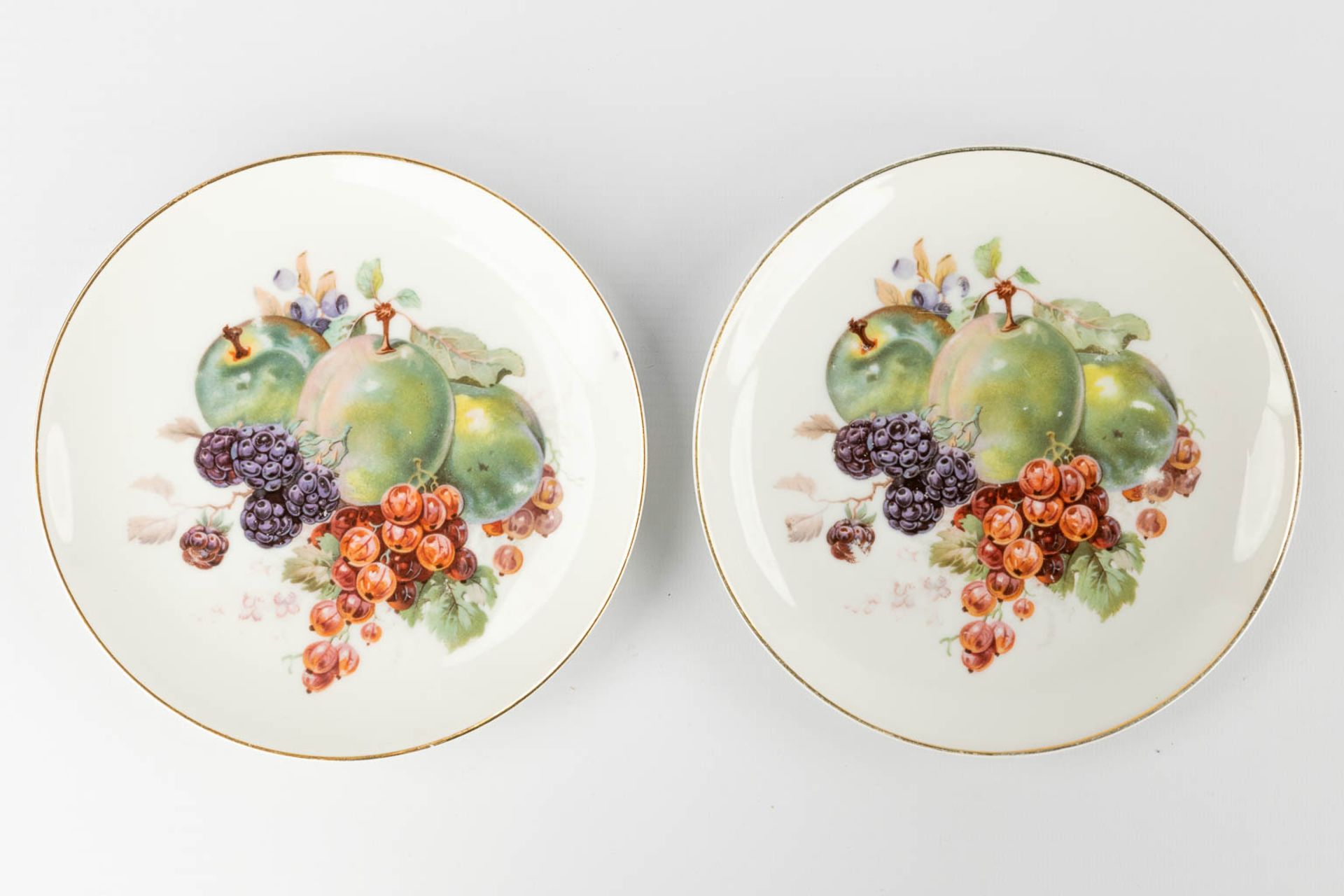 KPM Germany, 12 plates, Polychrome porcelain with transferprinted decor. (D:17,5 cm) - Bild 7 aus 13
