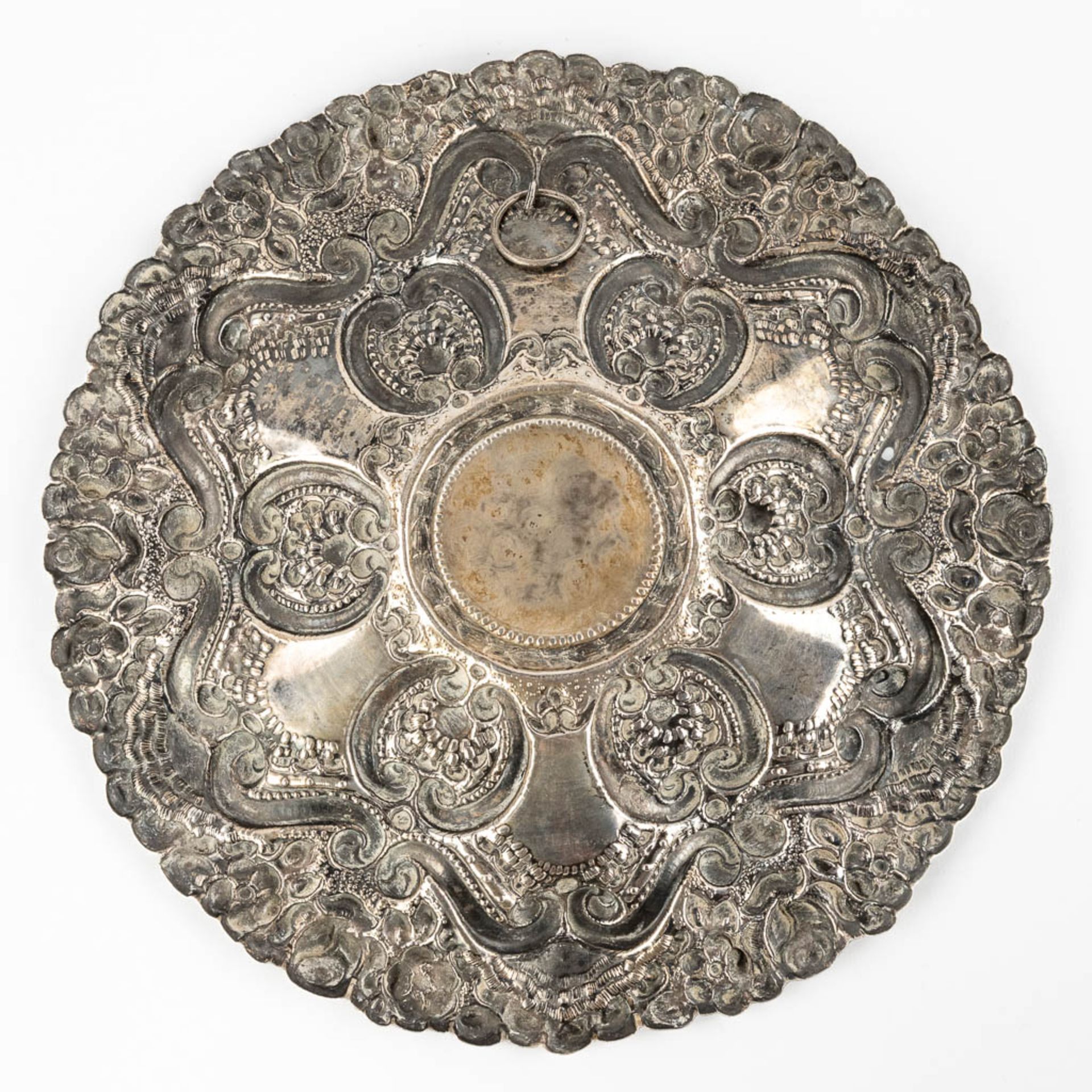 A bowl and an 'Assiette volante', silver, 433g. (D:26 cm) - Image 5 of 9