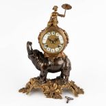 A mantle clock, carried by an elephant, bronze, Circa 1970. (D:16 x W:28 x H:40 cm)
