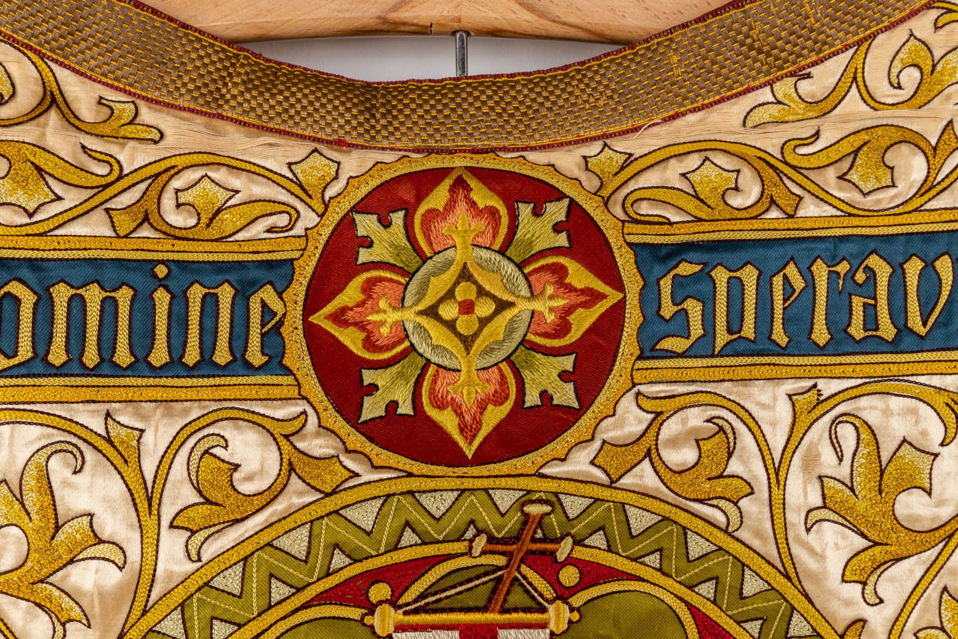 A cope, decorated with embroideries of The Holy Lamb. - Image 4 of 15
