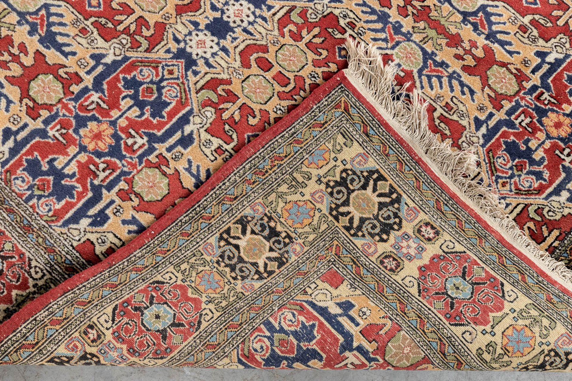 An Oriental hand-made carpet, Hereke. (D:179 x W:281 cm) - Image 8 of 8