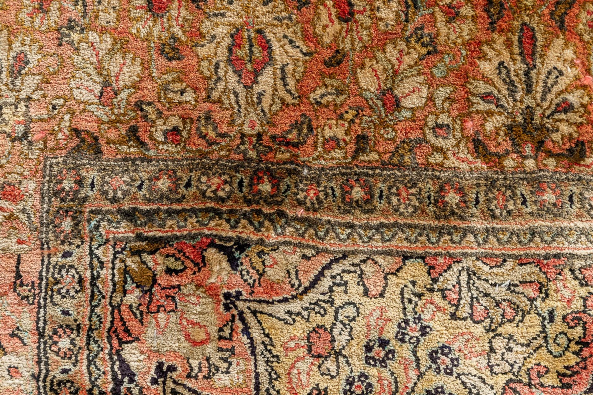 An Oriental hand-made carpet, silk and wool, Tabriz. (D:104 x W:160 cm) - Image 5 of 10