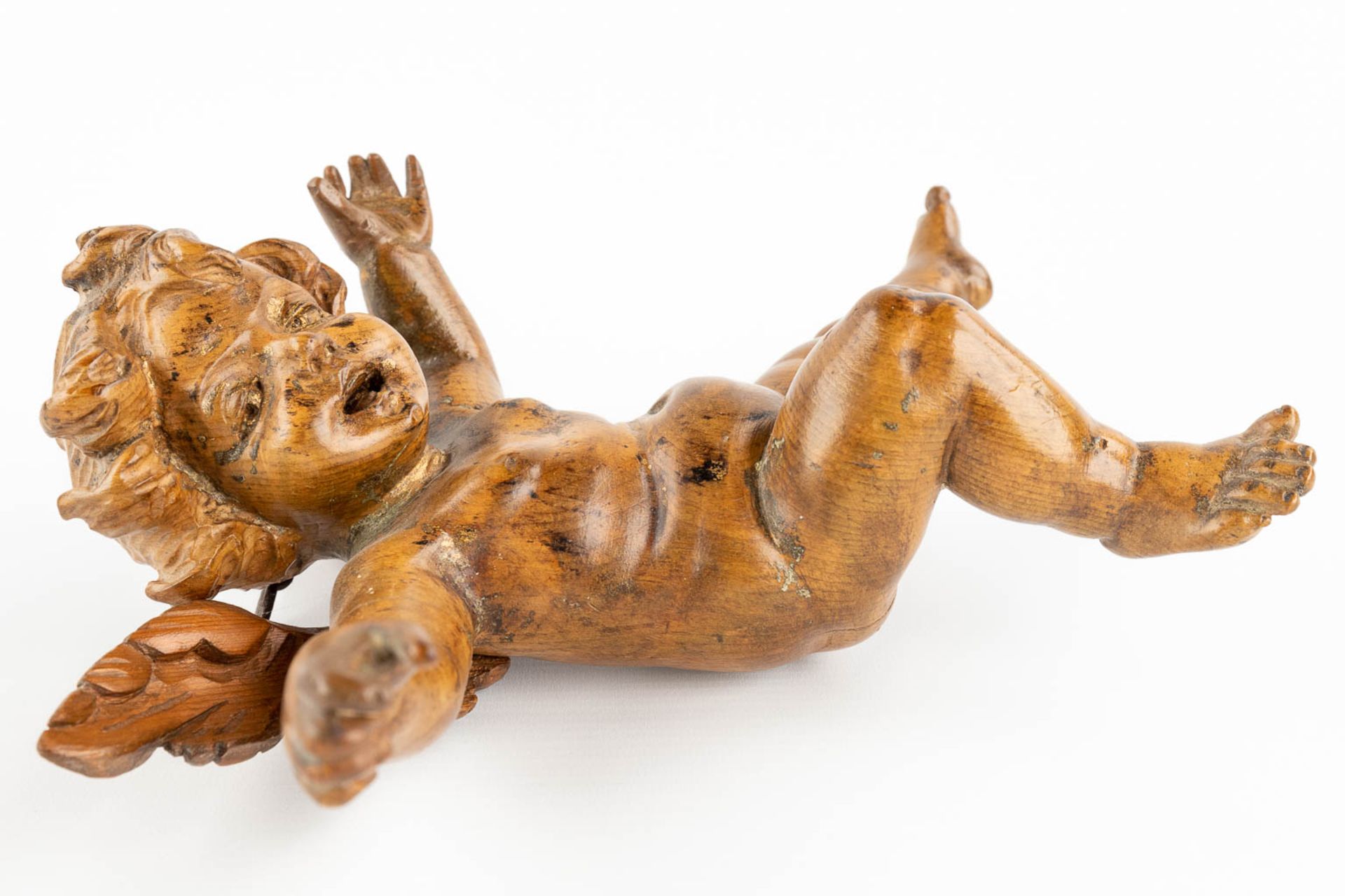 A pair of wood-sculptured putti, basswood, 18th C. (W:22 x H:30 cm) - Image 11 of 14