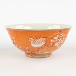 A Chinese bowl with an orange decor of birds and flowers. 19th C. (H:7 x D:16 cm)