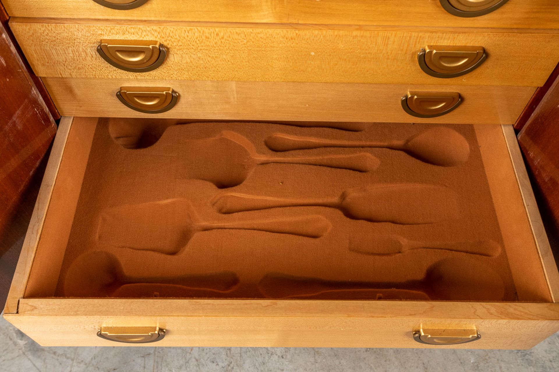 A cutlery case, veneered wood with 4 drawers, Probably made by Decoene. Circa 1950. (D:44 x W:64 x H - Image 12 of 15
