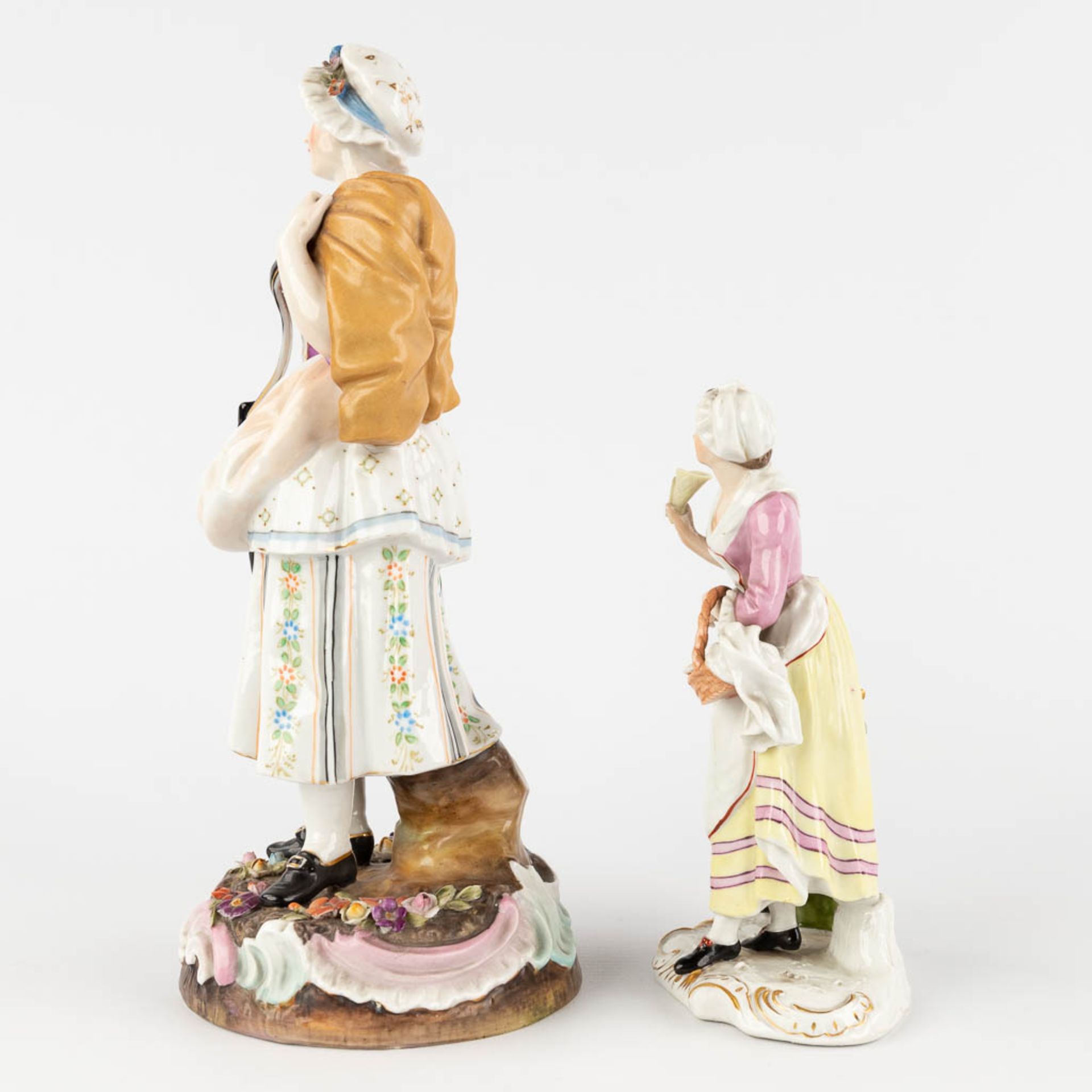 Milan and Ludwigsburg, 2 polychrome porcelain figurines. 19th C. (D:11 x W:12 x H:27 cm) - Bild 5 aus 12