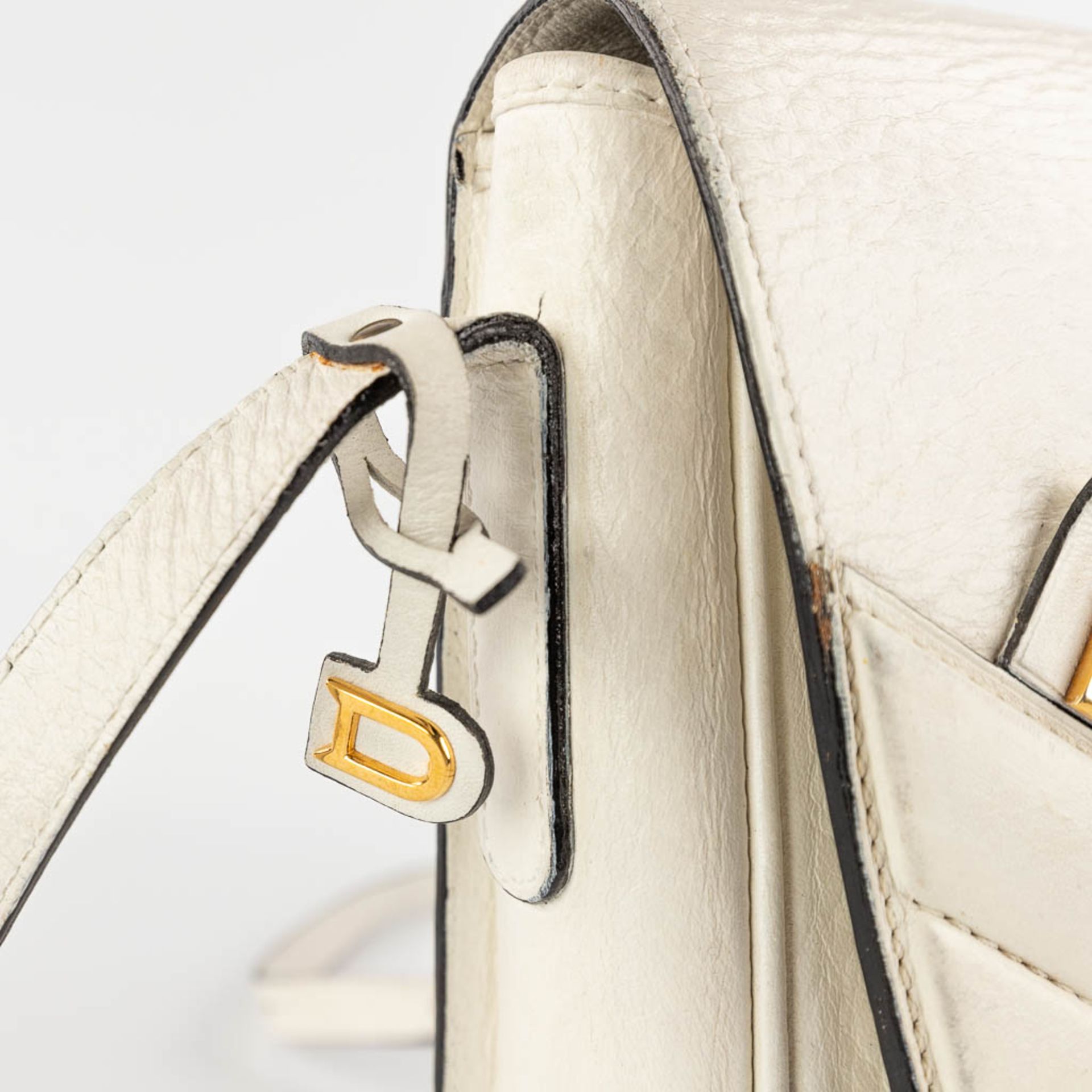 Delvaux, a cross body handbag, white leather. (W:22 x H:22 cm) - Image 10 of 17