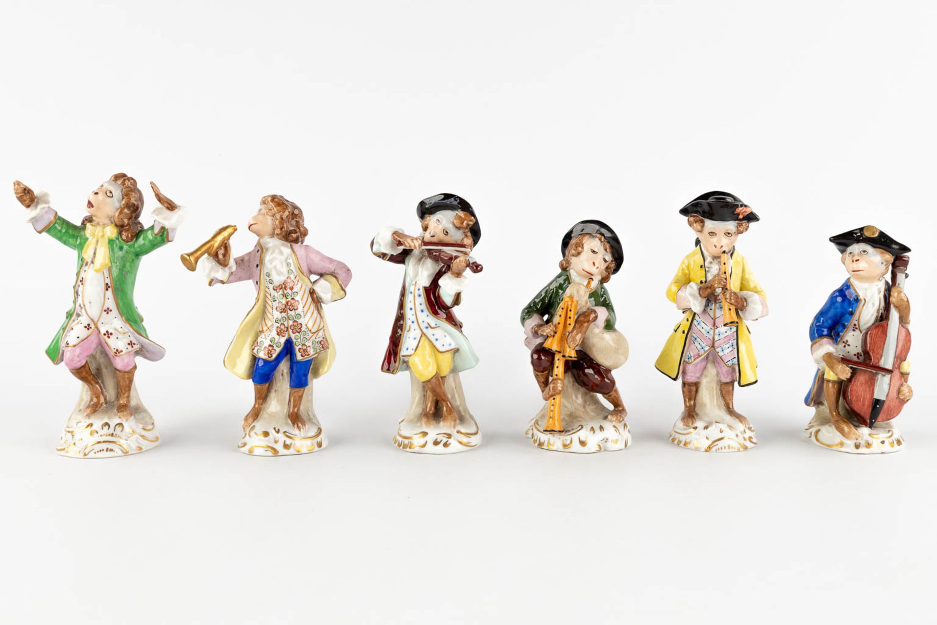 Sitzendorf, six figurines of the 'Monkey Orchestra', polychrome porcelain. (H:13 cm) - Bild 3 aus 14