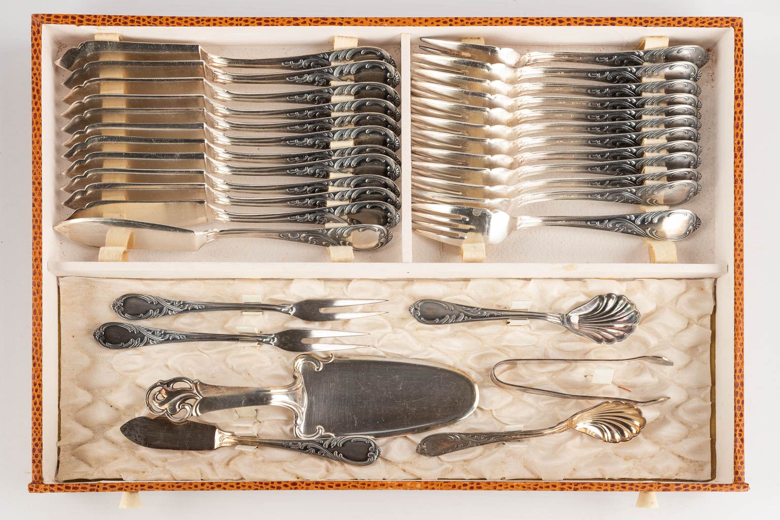 A 134-piece silver-plated cutlery in a storage box. Louis XV style. (D:31 x W:46 x H:24,5 cm) - Image 14 of 17