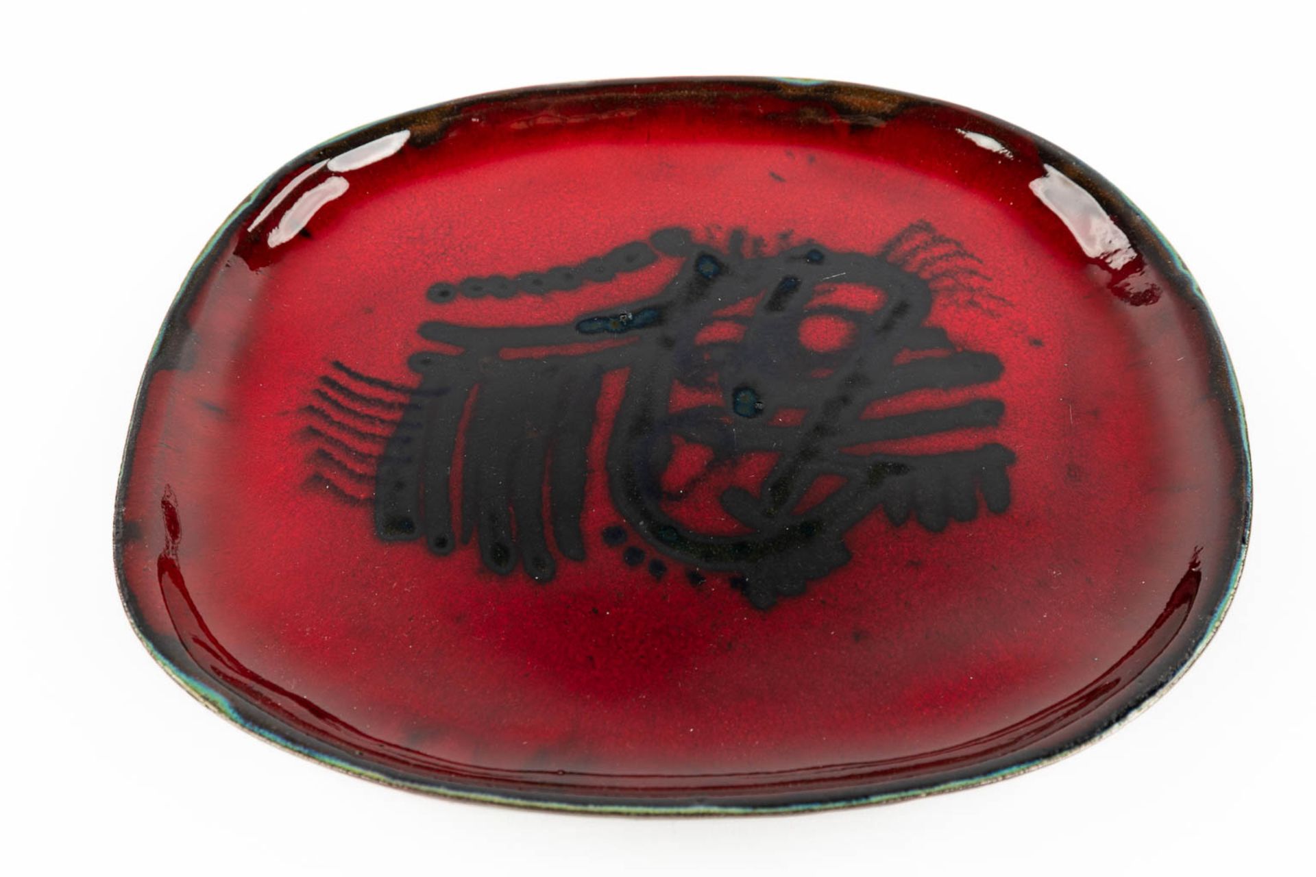 Jan COBBAERT (1909-1995) 'Bowl' Red glazed ceramics. (D:23 x W:27 x H:2 cm) - Image 3 of 9