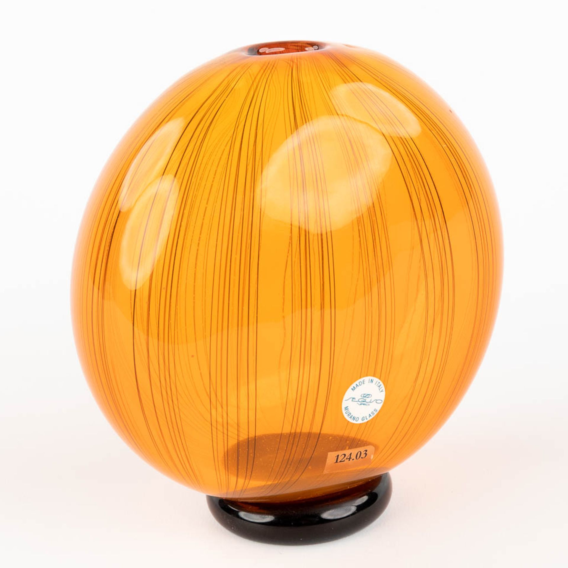 Seguso Viro, Murano, an orange glass vase. (D:8 x W:15 x H:16 cm) - Image 3 of 10