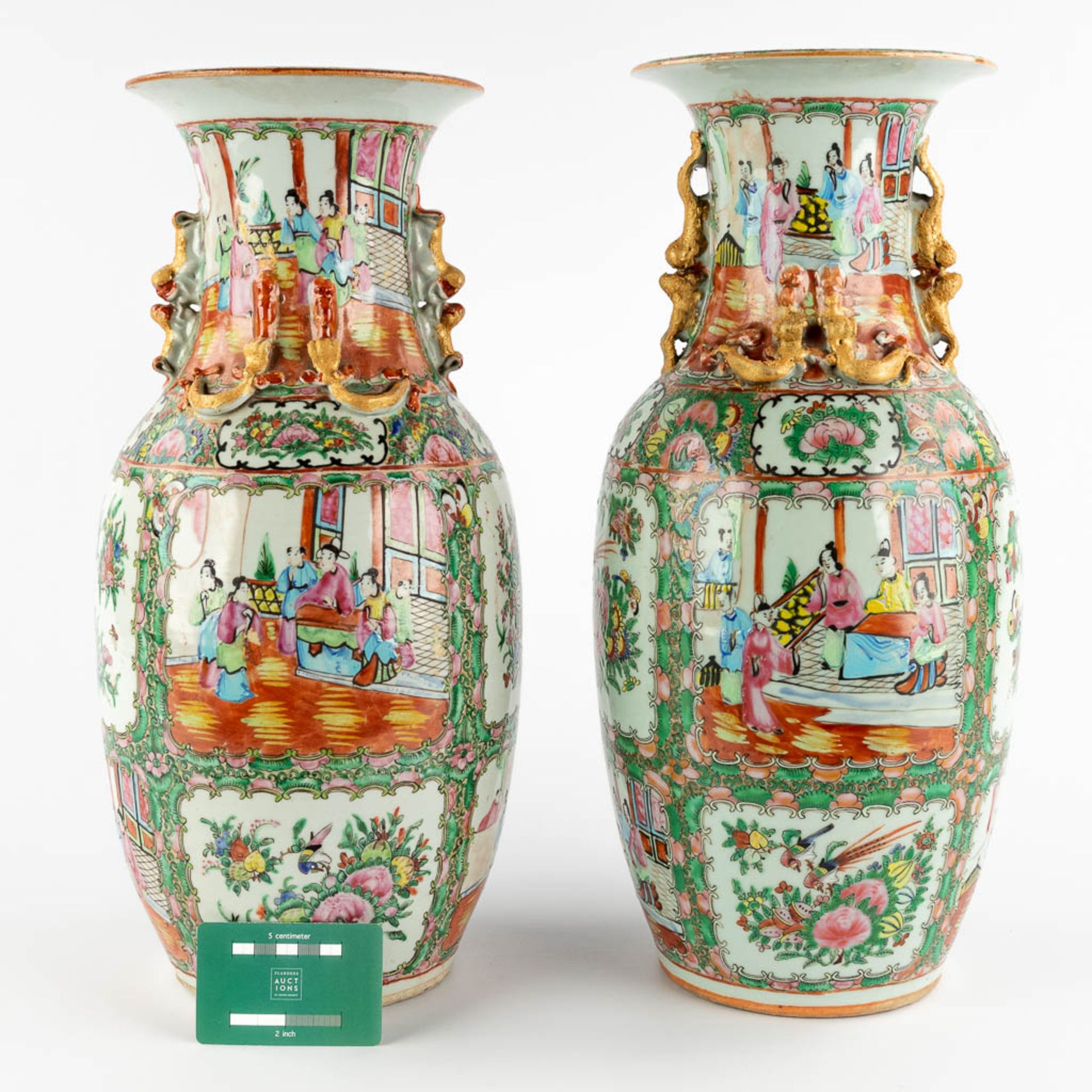 Two Chinese Canton vases, 19th/20th C. (H:45 x D:20 cm) - Image 2 of 14