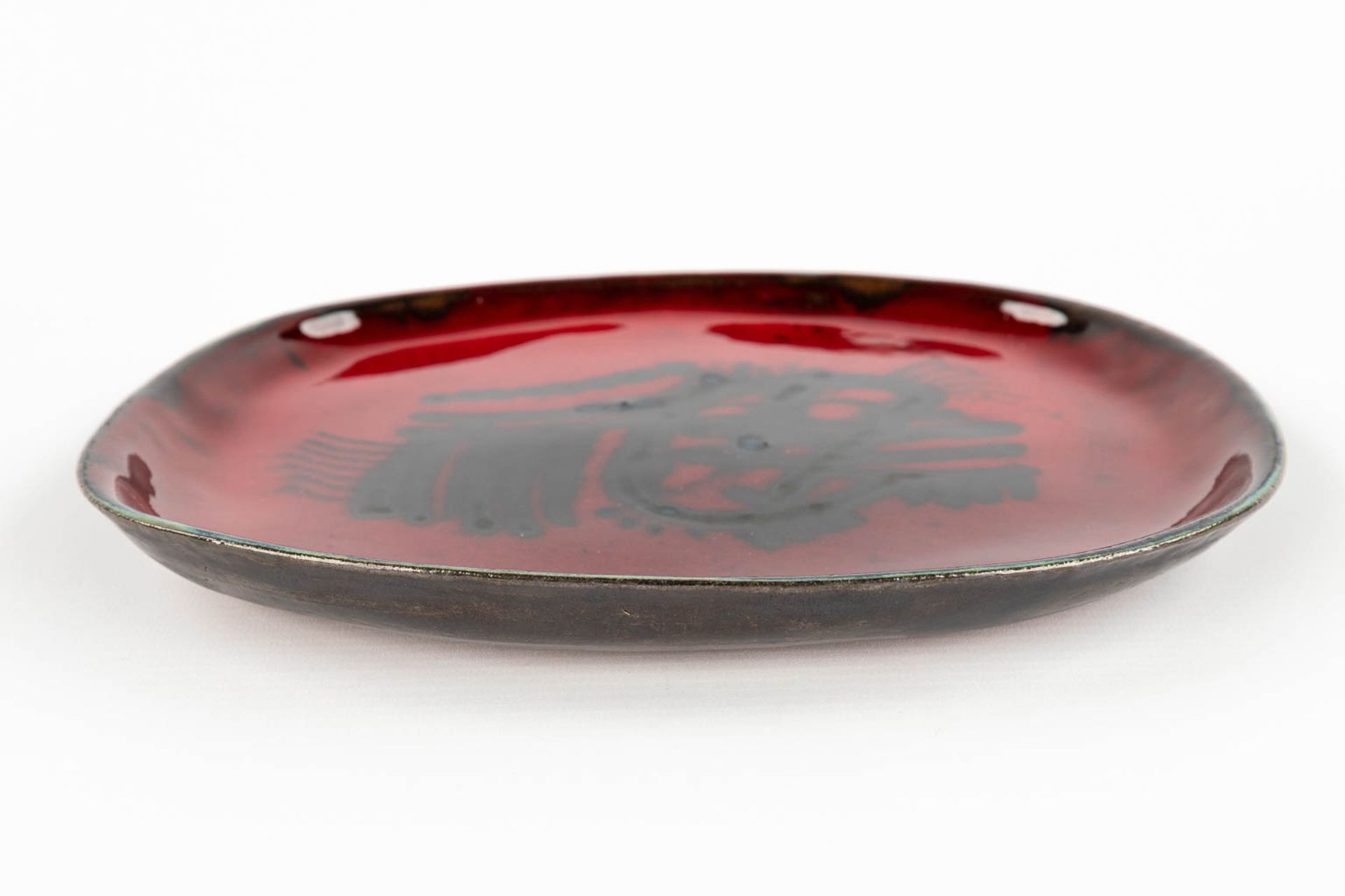 Jan COBBAERT (1909-1995) 'Bowl' Red glazed ceramics. (D:23 x W:27 x H:2 cm) - Image 4 of 9