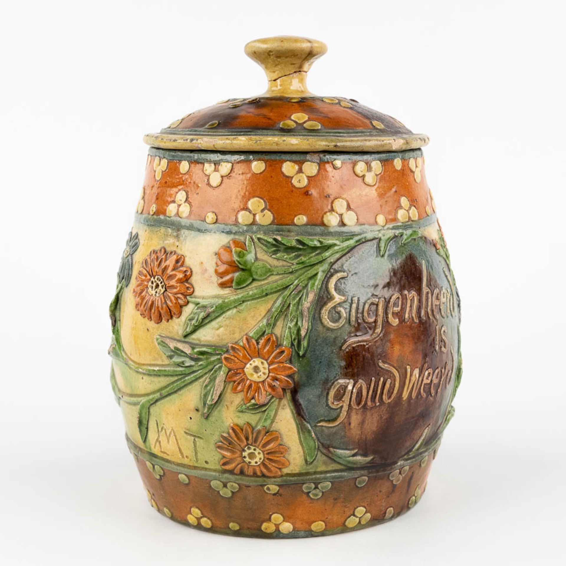 Léo MAES (XIX-XX) 'Tobacco Jar' inscription Eigen Heerd is Goud Weerd'. Torhout. (H:22 x D:16 cm) - Image 3 of 14