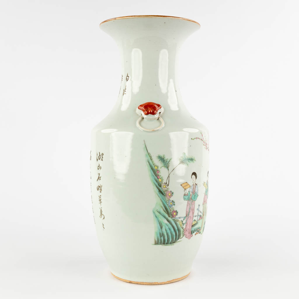 A Chinese Vase and 4 Canton plates, decorated with figurines. 19th/20th C. (H:42 x D:20 cm) - Image 5 of 23