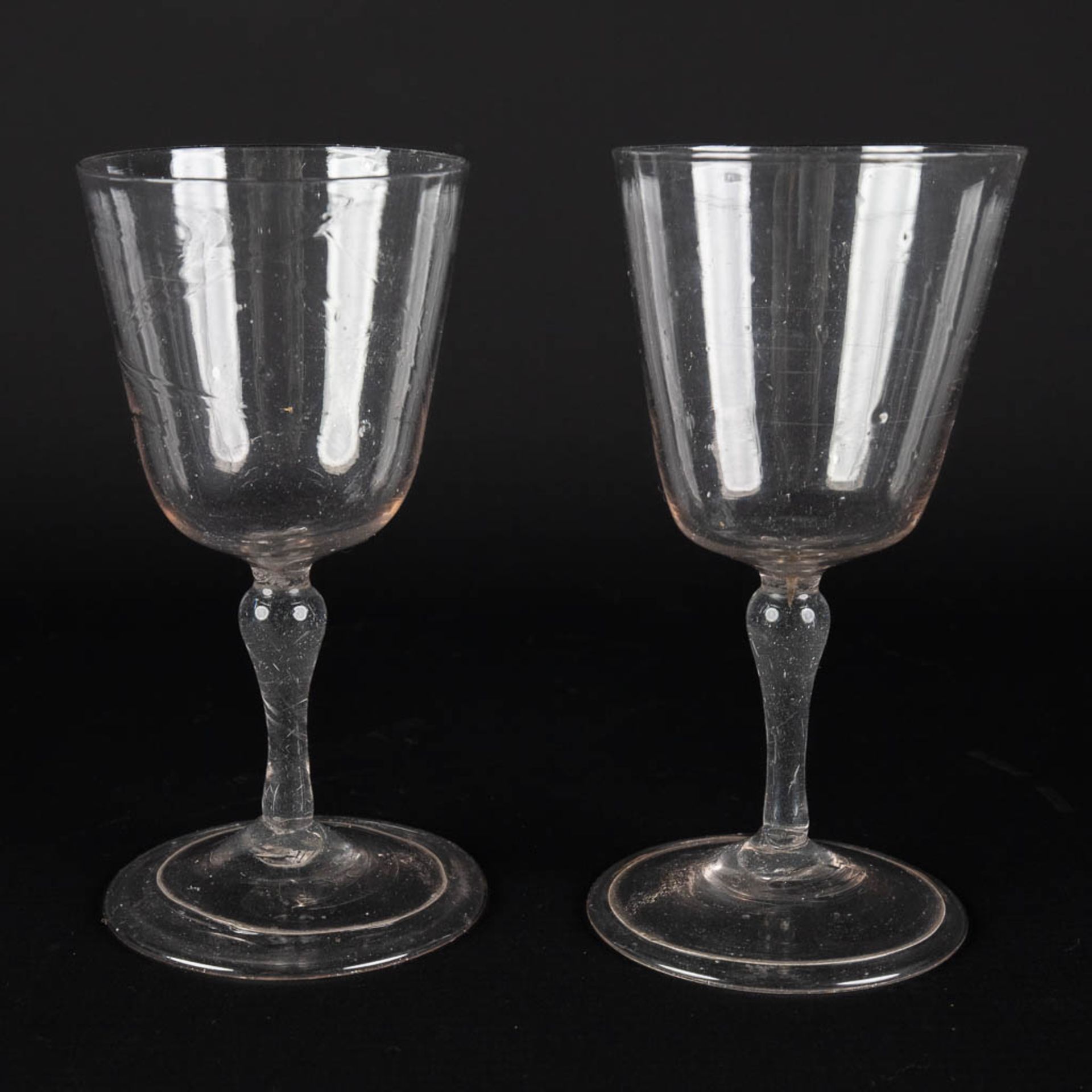 A large collection of antique glasses, Spiraalglazen. 18th/19th C. (H:18 cm) - Bild 13 aus 15