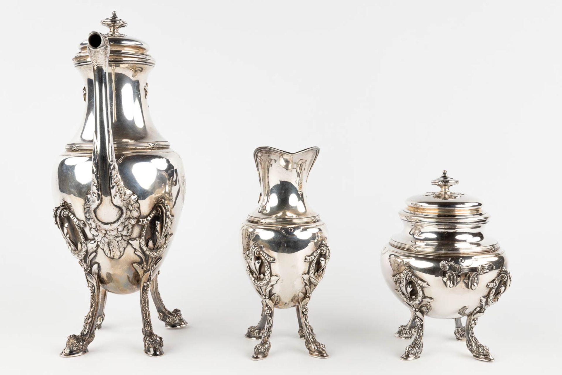 A coffee pot, milk jug and sugar pot, added a snuff box. Silver, 1800. Gross weight: 2180g. (D:12 x  - Bild 6 aus 21