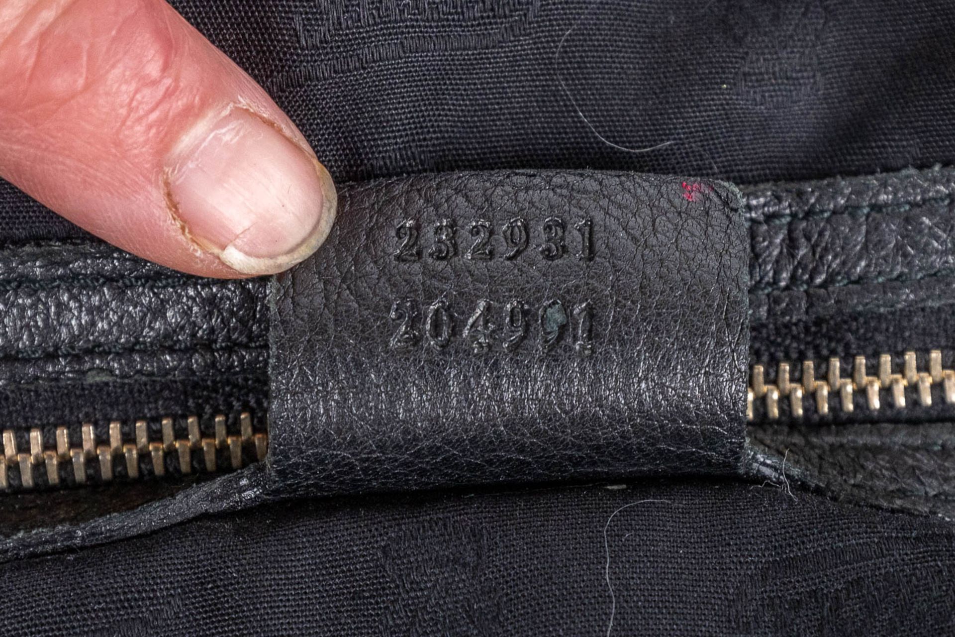 Gucci, a handbag made of black leather, with original belt. (W:40 x H:35 cm) - Bild 13 aus 14