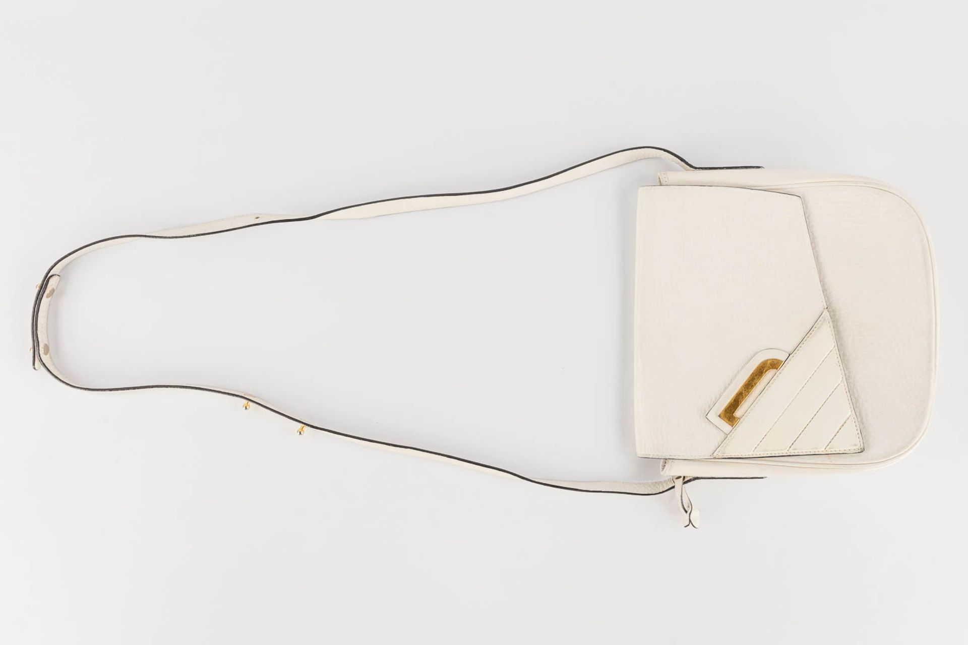 Delvaux, a cross body handbag, white leather. (W:22 x H:22 cm) - Image 17 of 17