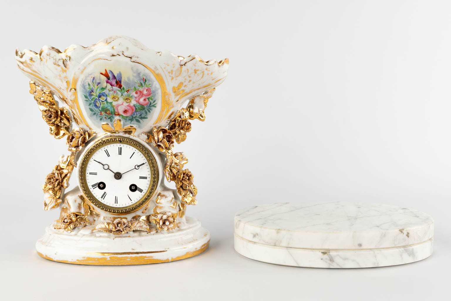 Vieux Bruxelles, a mantle clock with a hand-painted floral decor. 19th C. (D:13 x W:26 x H:31 cm) - Image 14 of 14