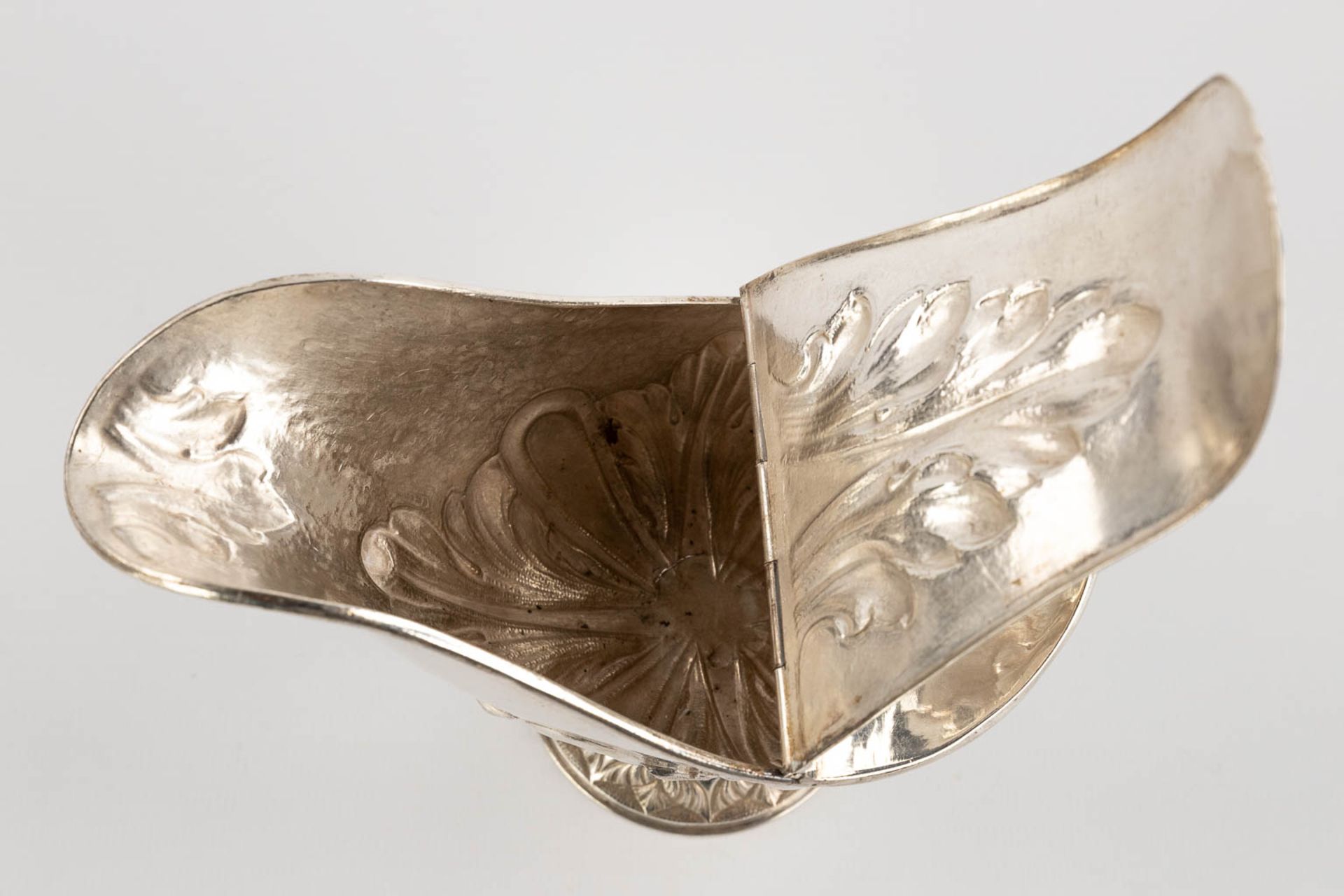 A silver incense burner, spoon, and incense boat, silver. 19th C. 1176g. (H:33 x D:15 cm) - Bild 14 aus 16