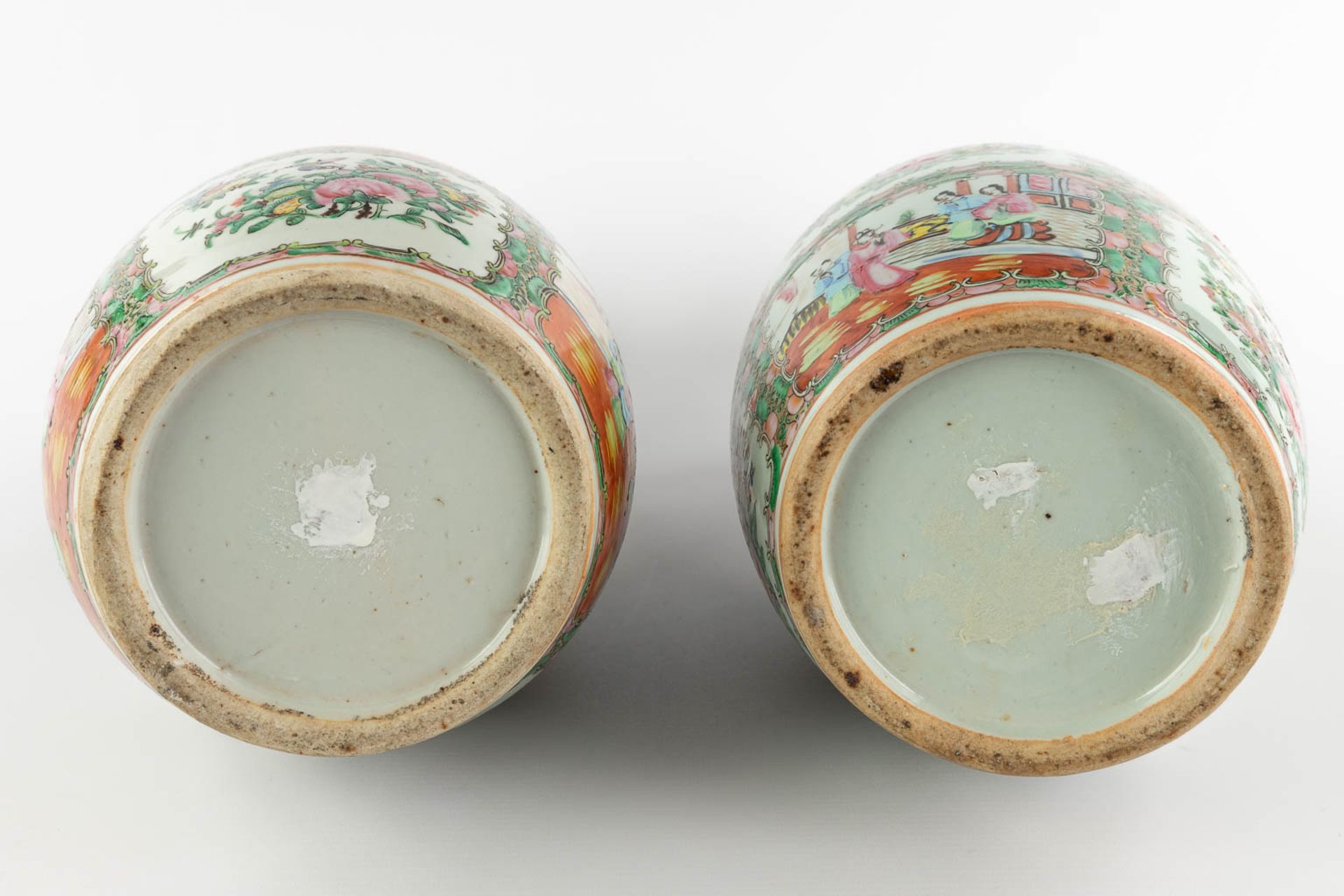 Two Chinese Canton vases, 19th/20th C. (H:45 x D:20 cm) - Image 6 of 14