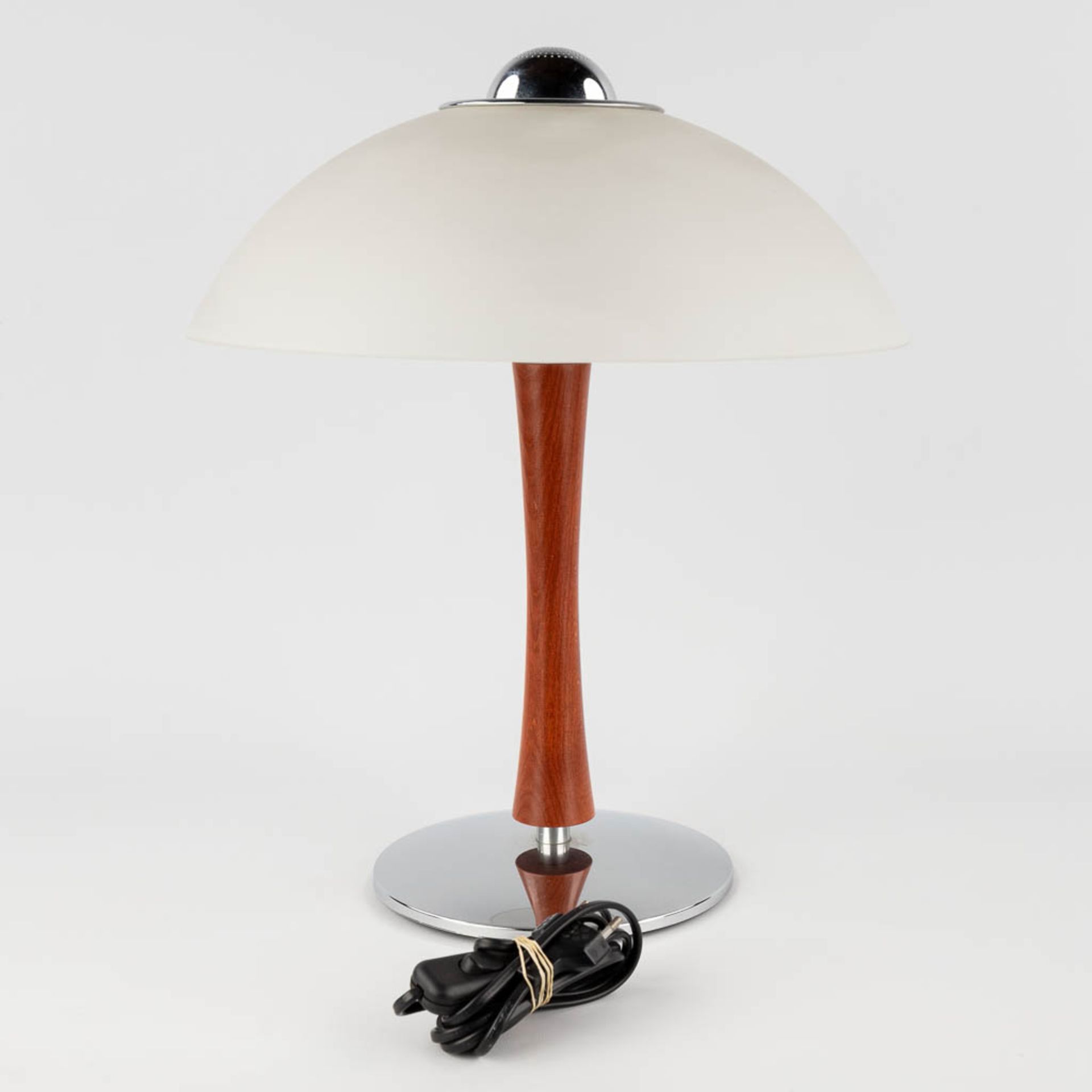 Artemide 'Arcadia' a table lamp. Glass and wood. 20th C. (H:43 x D:37 cm) - Image 5 of 12