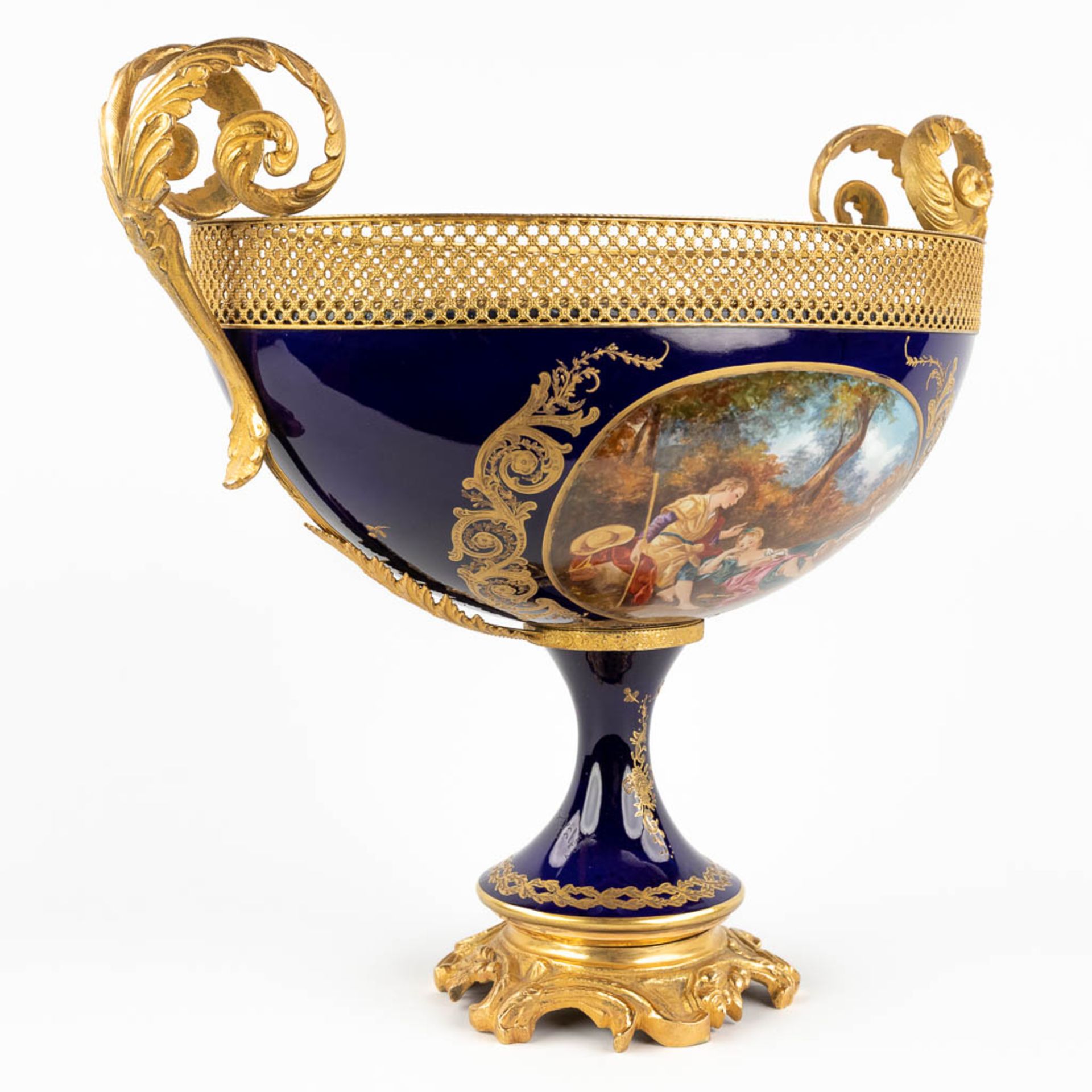 Sèvres, a bowl on a stand, mounted with bronze and hand-painted flower decor. 20th C. (D:24 x W:44 x - Image 3 of 15