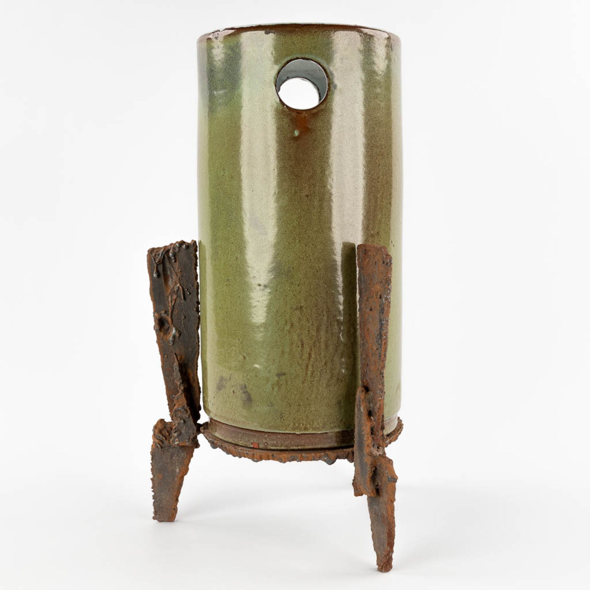 Rogier VANDEWEGHE &amp; Pia MANU, vase in a metal stand. Glazed ceramics for Amphora. (D:26 x W:28 x - Image 4 of 13