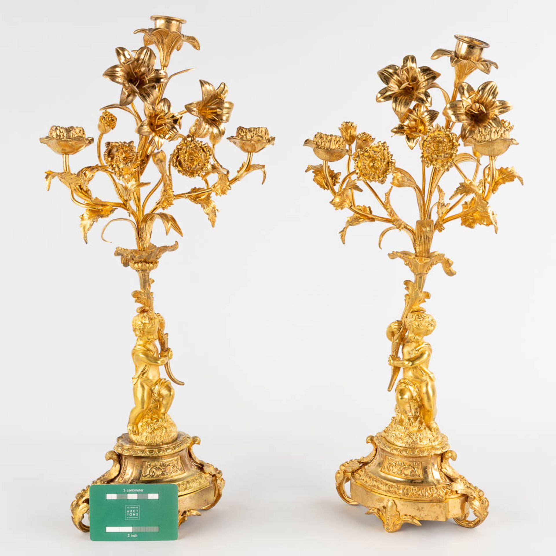 A pair of candelabra with putti, gilt bronze. Circa 1900. (W:22 x H:50 cm) - Bild 2 aus 13