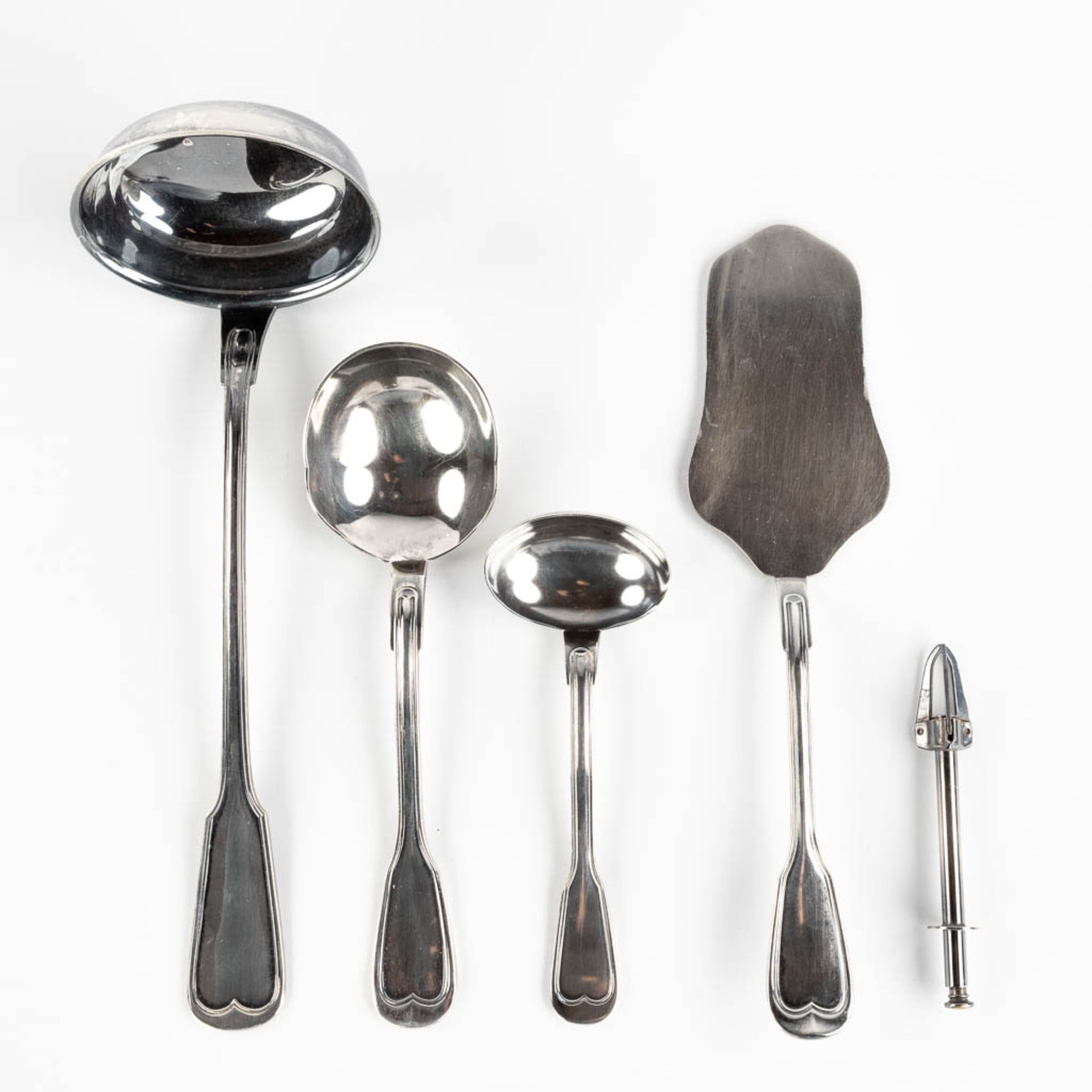A silver-plated cutlery set in a chest, Wiskemann and Orfèverie de Mouroux. (D:30 x W:49 x H:17 cm) - Bild 9 aus 16