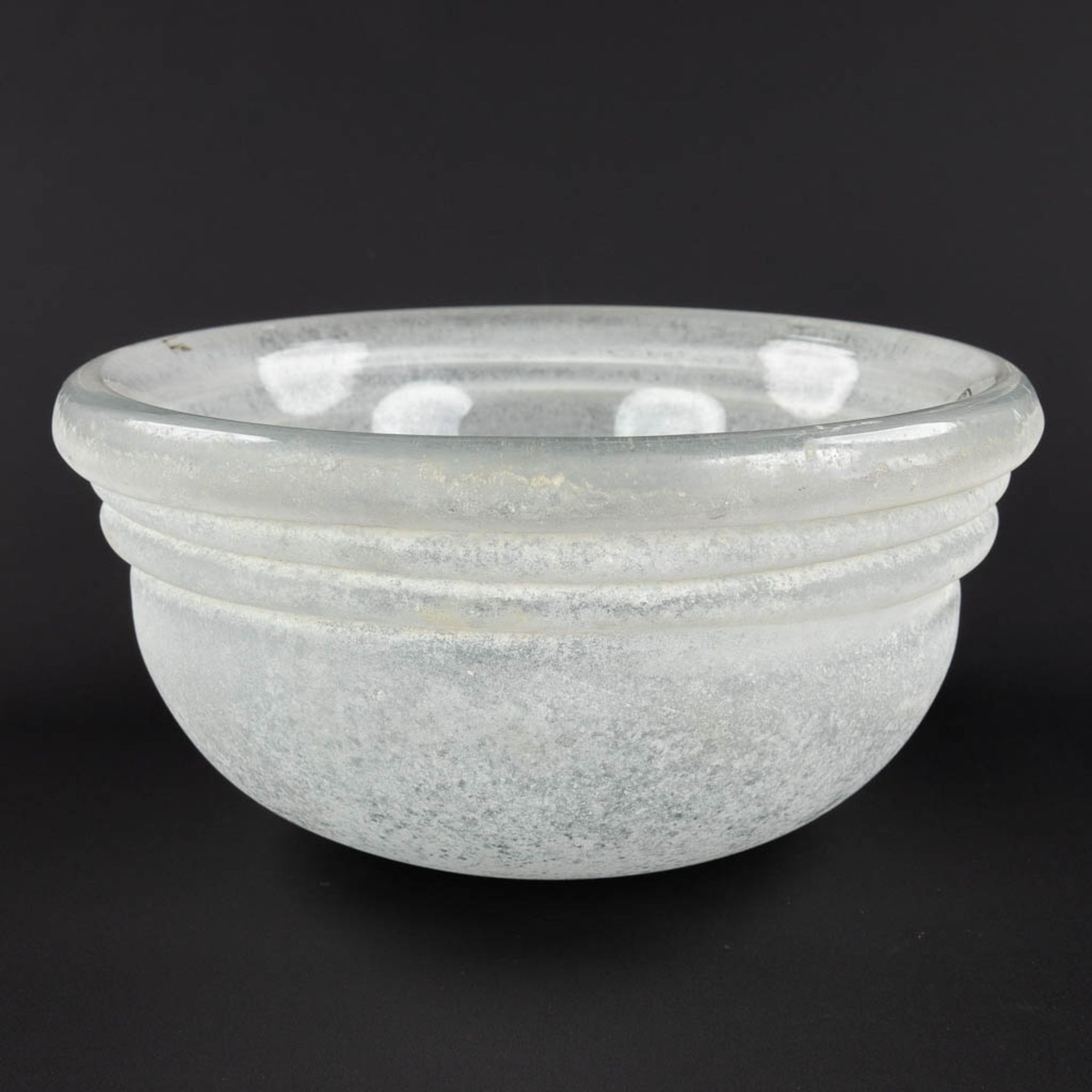 Seguso Vetri D'Arte, a frosted glass bowl. Murano, Italy. (H:12 x D:26 cm) - Image 3 of 9