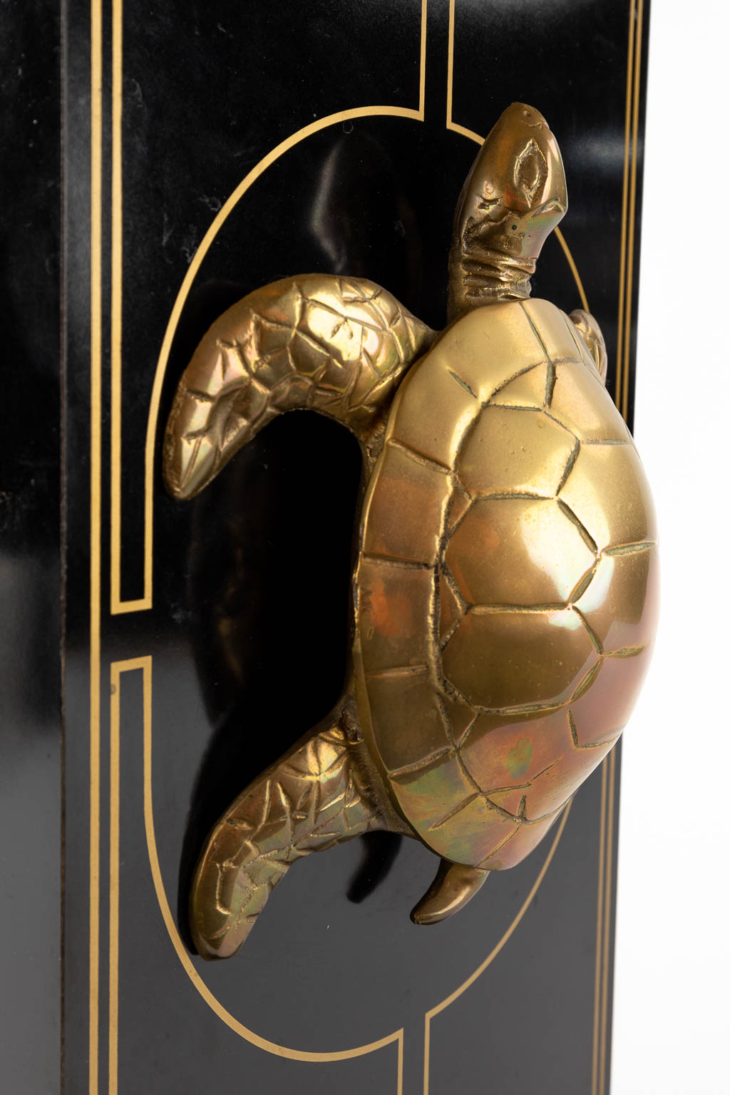 A table lamp with brass turtle, Hollywood Regency style. Circa 1980. (D:15 x W:26,5 x H:57 cm) - Image 9 of 12