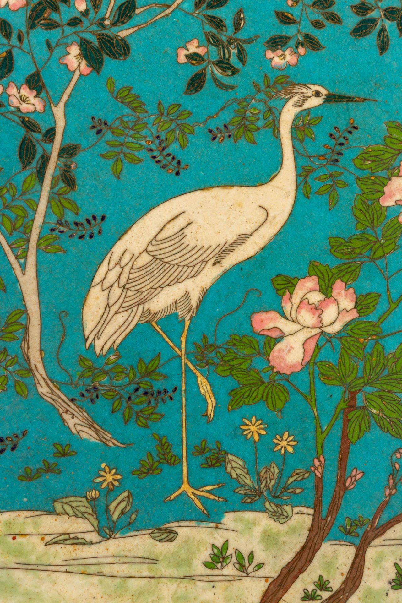A large plate with a heron, cloisonné enamel, probably 19th C. (D:45 cm) - Image 7 of 9