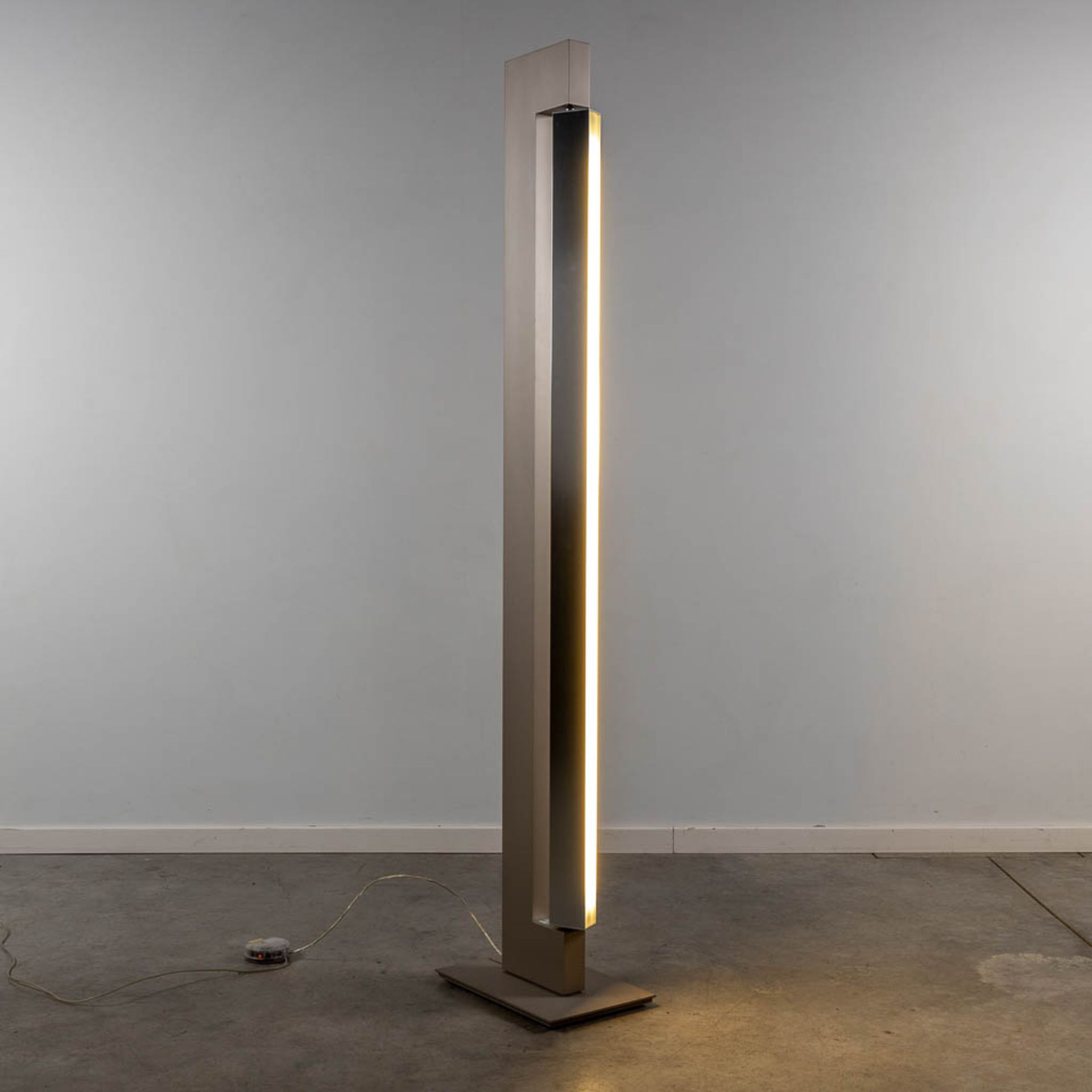 Ilaria MARELLI (1971) 'Ara' a floor lamp (D:25 x W:38 x H:180 cm) - Image 2 of 17