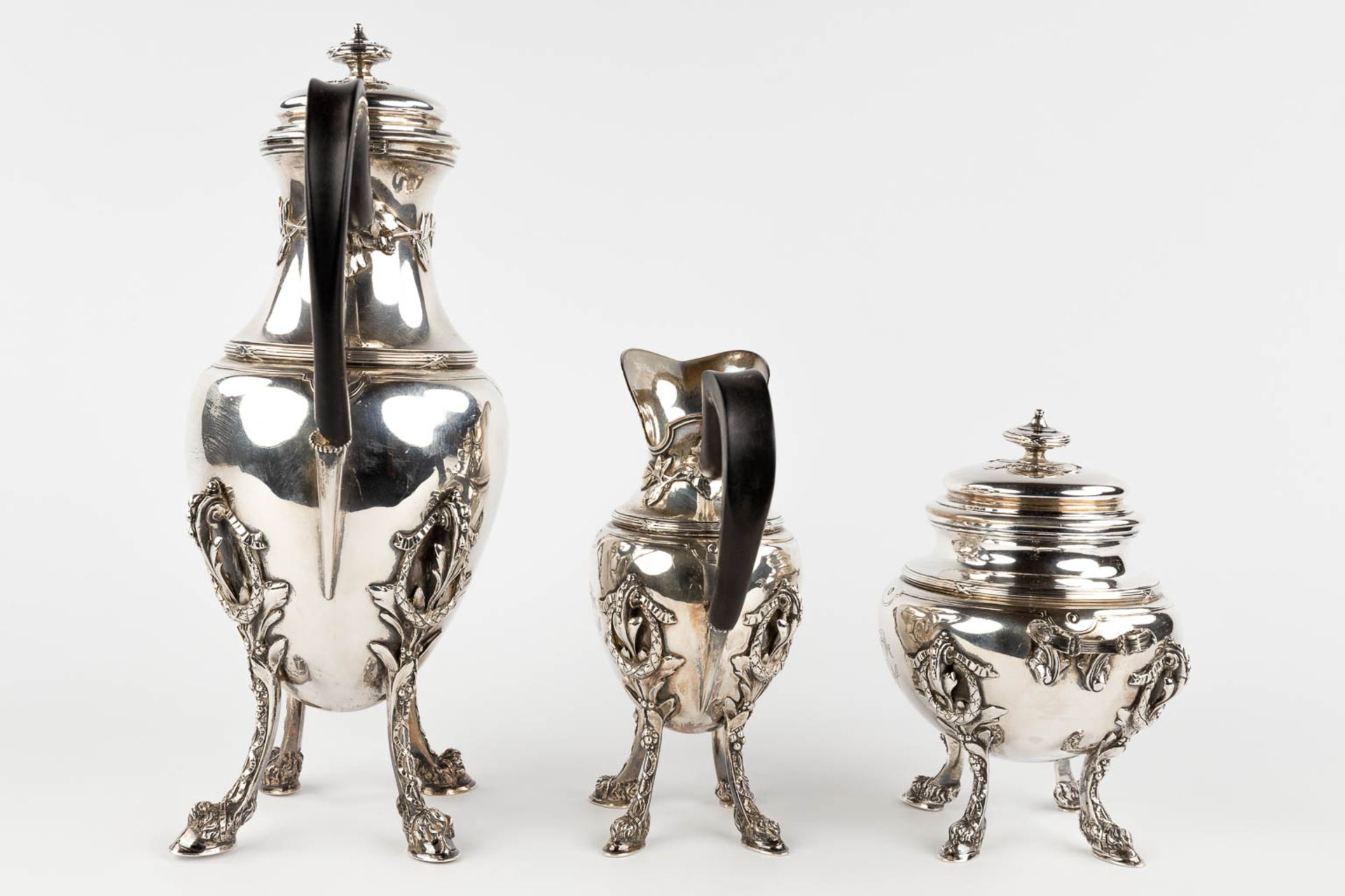 A coffee pot, milk jug and sugar pot, added a snuff box. Silver, 1800. Gross weight: 2180g. (D:12 x  - Bild 4 aus 21