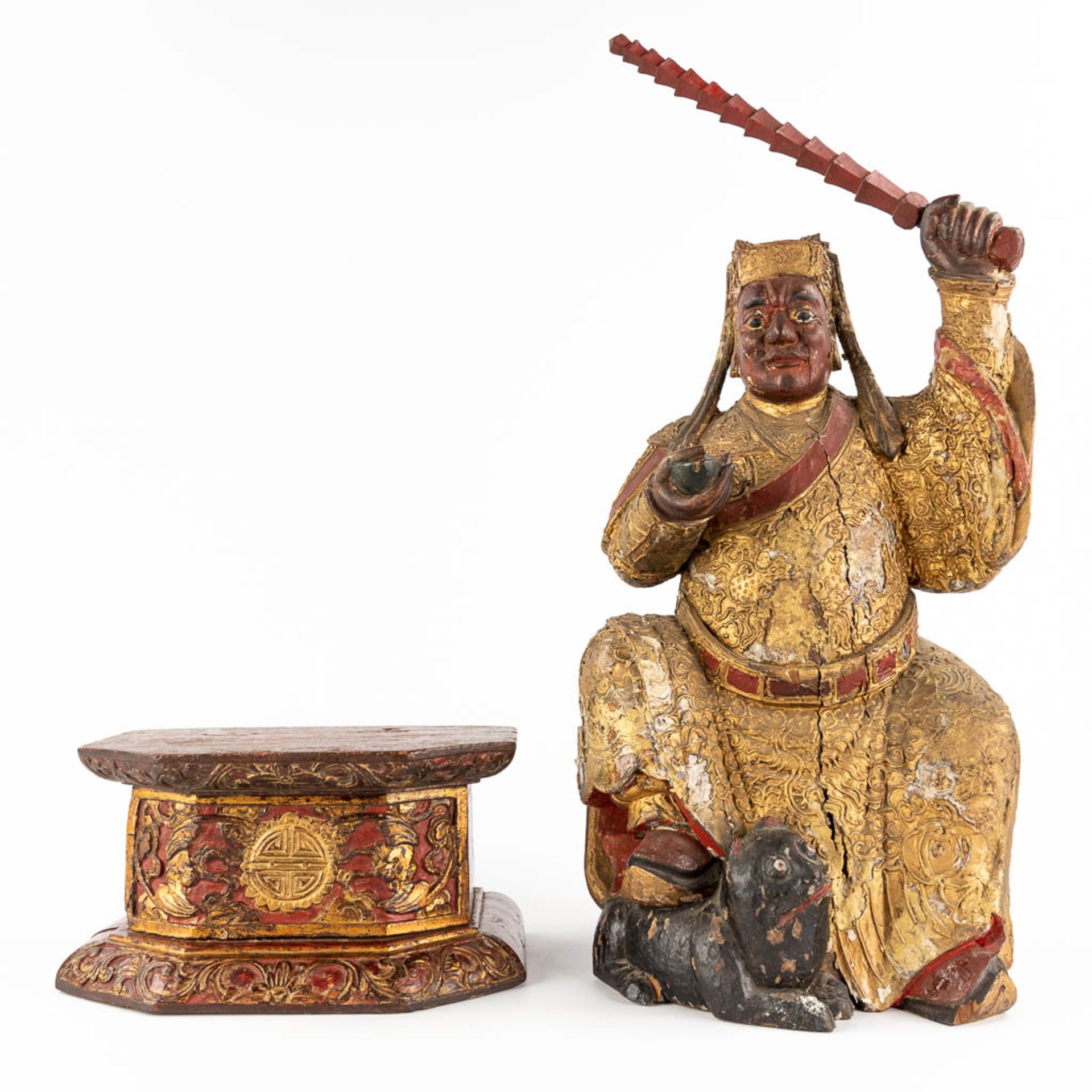 A Chinese antique figurine of a warrior, gilt and polychrome wood sculpture, 18th/19th C. (D:20 x W: - Bild 19 aus 19