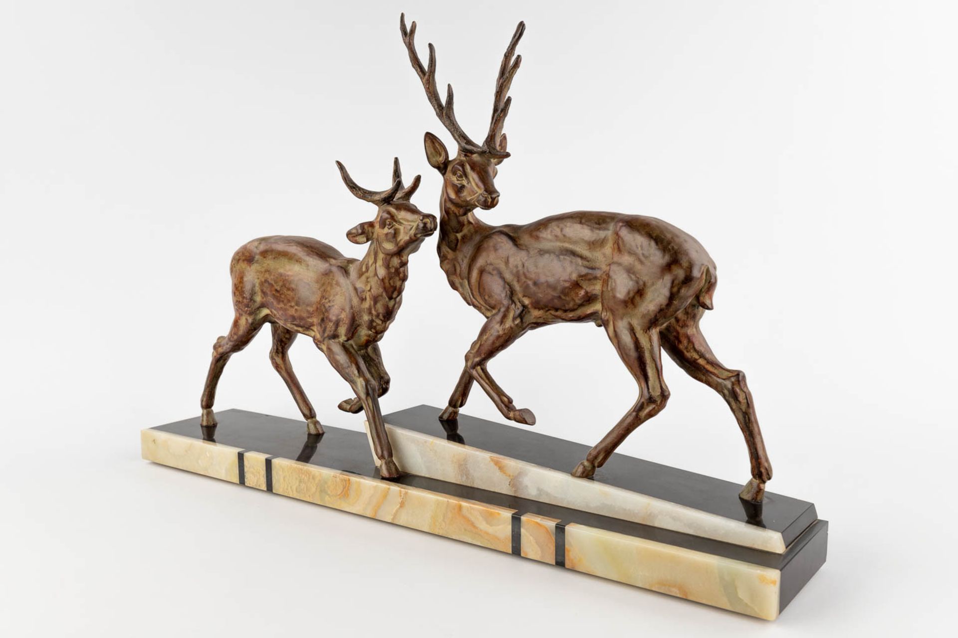 Deer and dogs, two spelter figurines mounted on marble. Art Deco. (D:12,5 x W:66 x H:42 cm) - Bild 4 aus 18