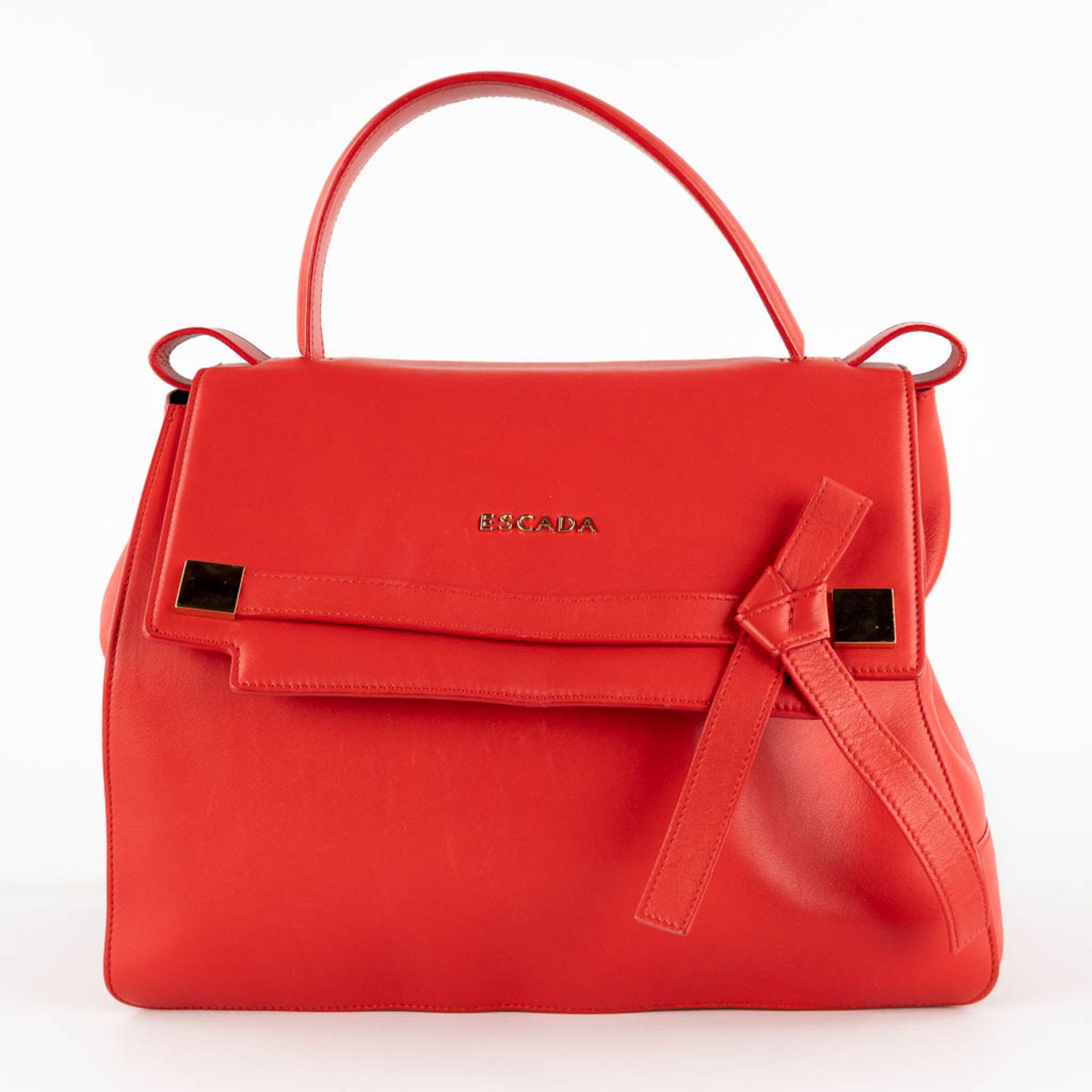 Escada, a handbag made of red leather. (W:33 x H:28 cm) - Bild 3 aus 17