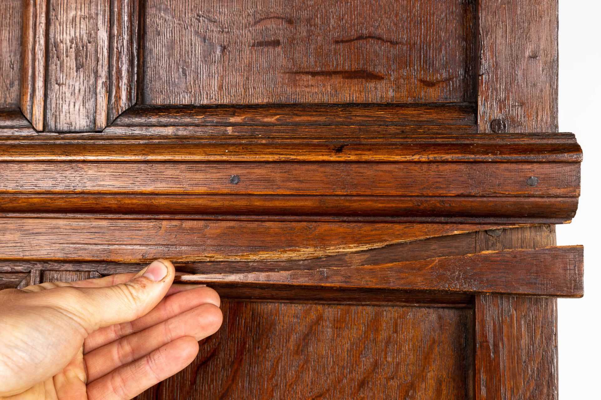 An antique four door cabinet, sculptured oak. 18th C. (D:76 x W:186 x H:216 cm) - Image 20 of 20